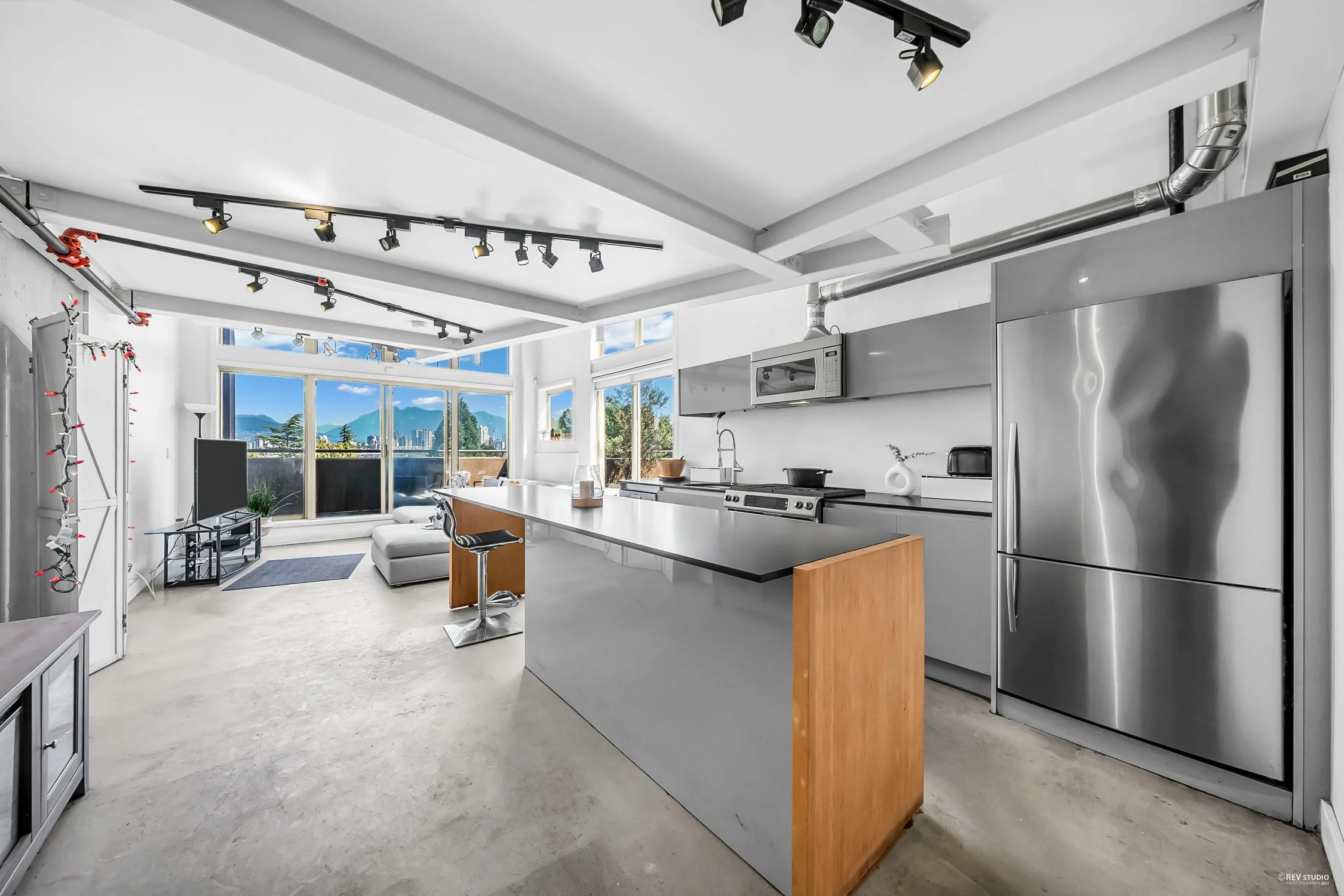 404 1529 W 6th Avenue