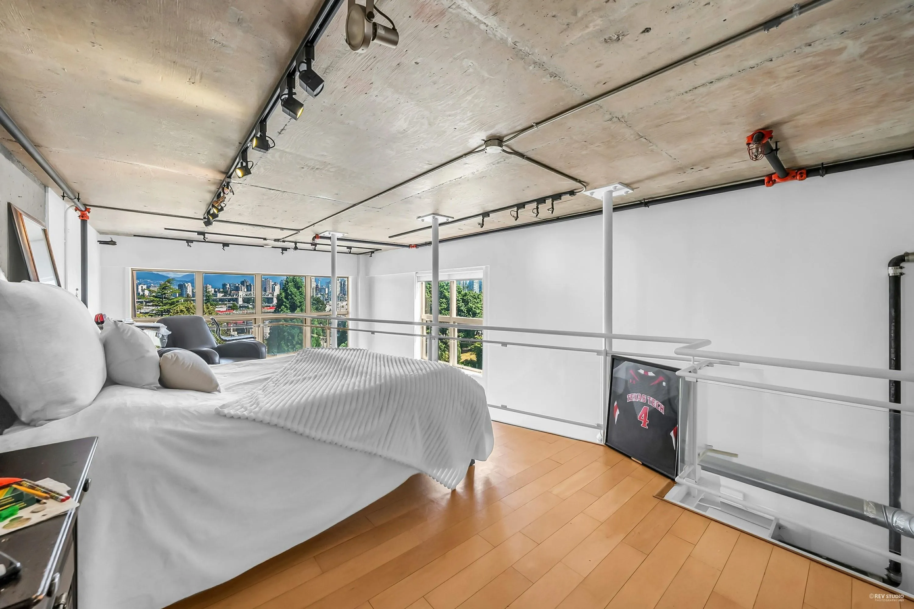 404 1529 W 6th Avenue