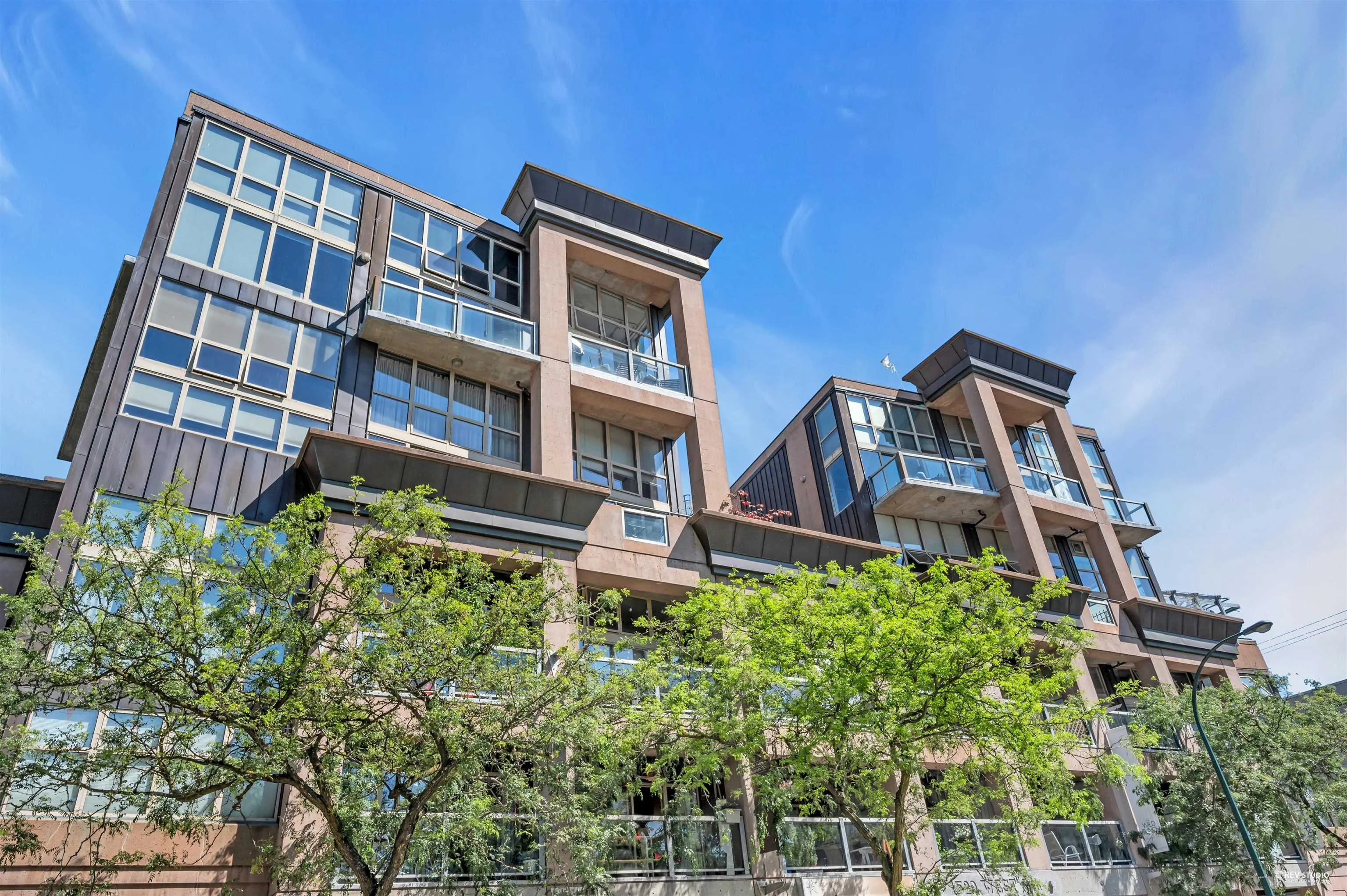 404 1529 W 6th Avenue