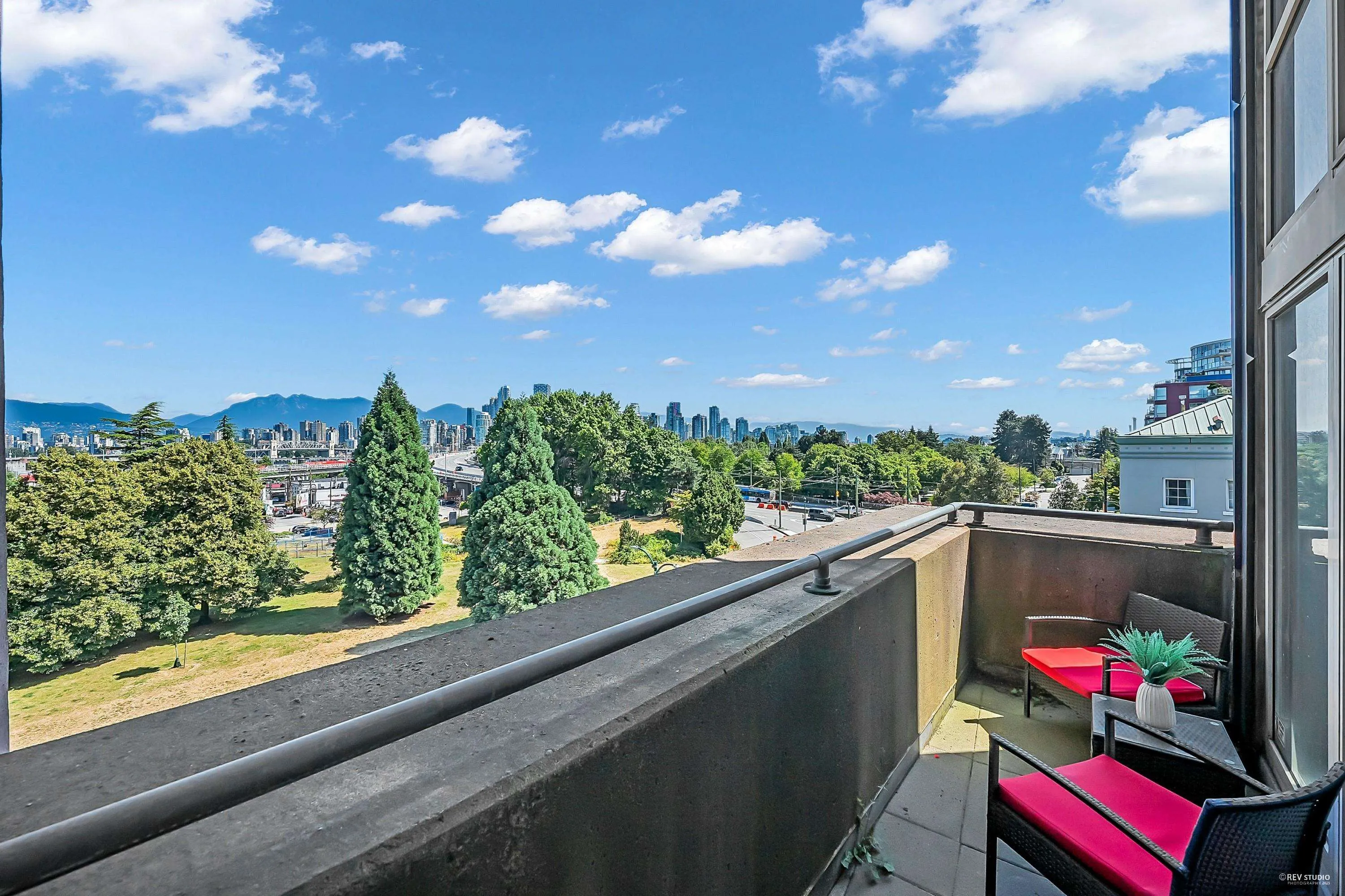 404 1529 W 6th Avenue