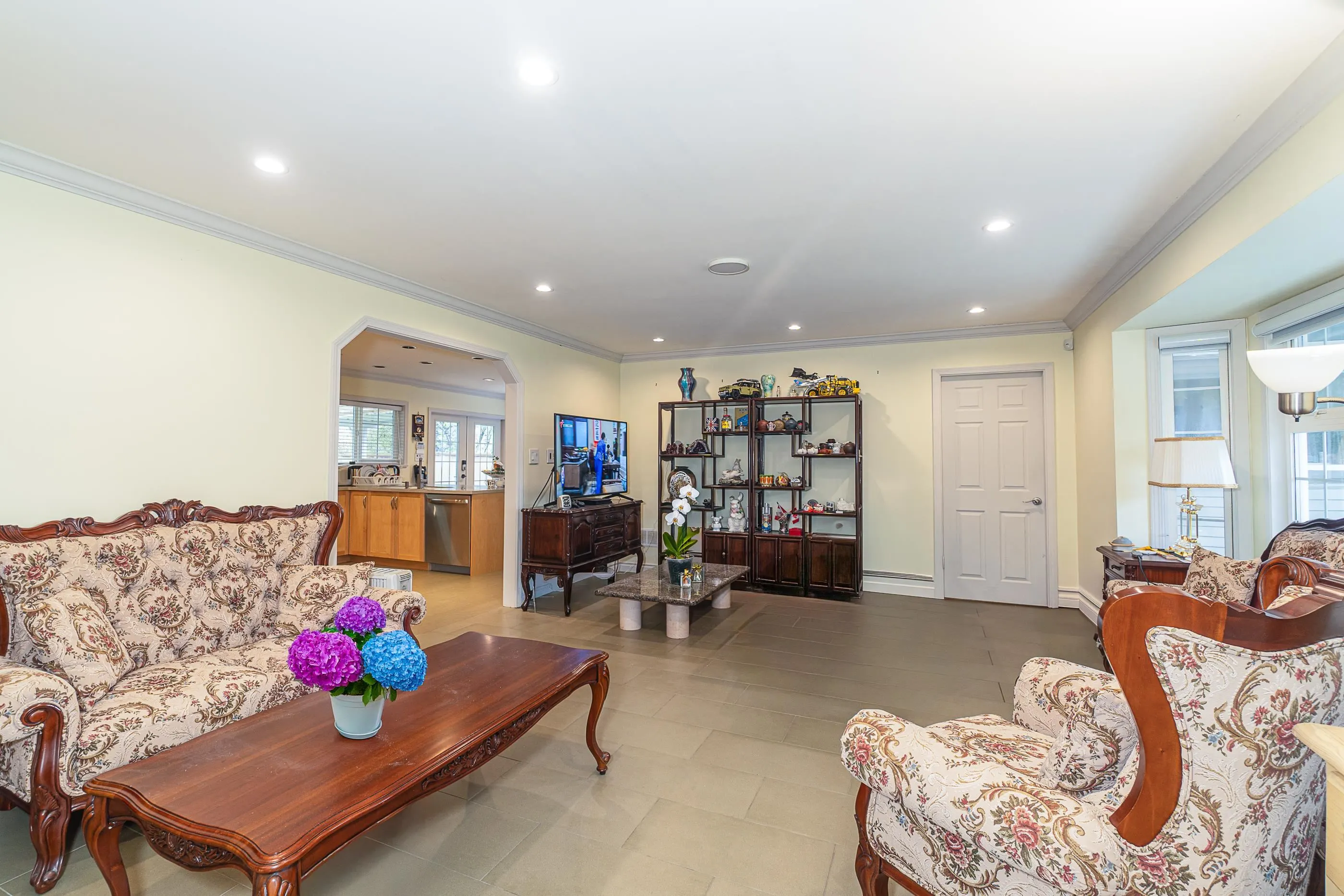 10060 Swinton Crescent
