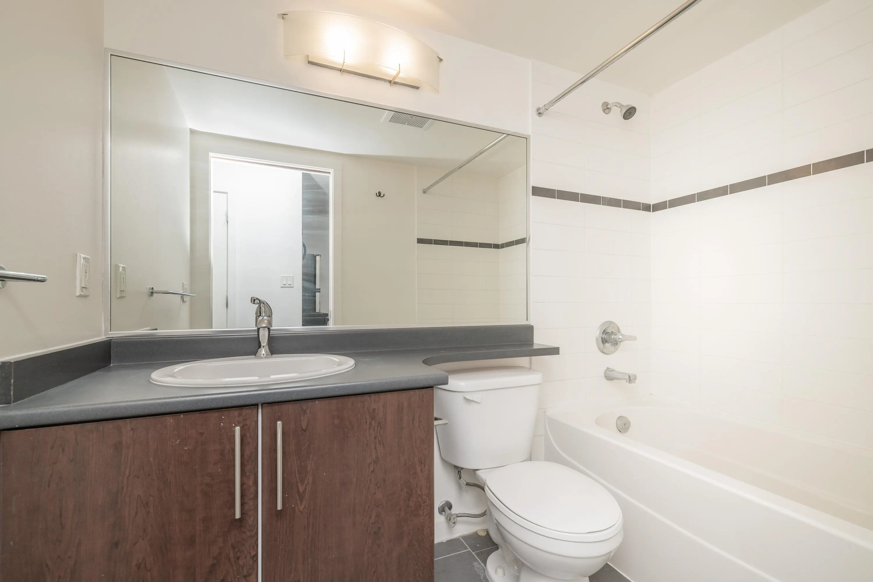 2703 58 Keefer Place
