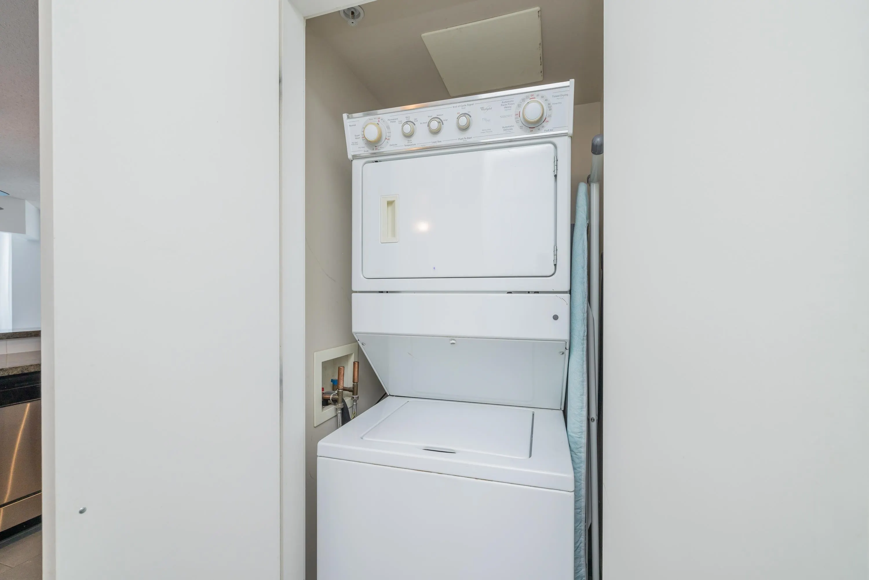 2703 58 Keefer Place