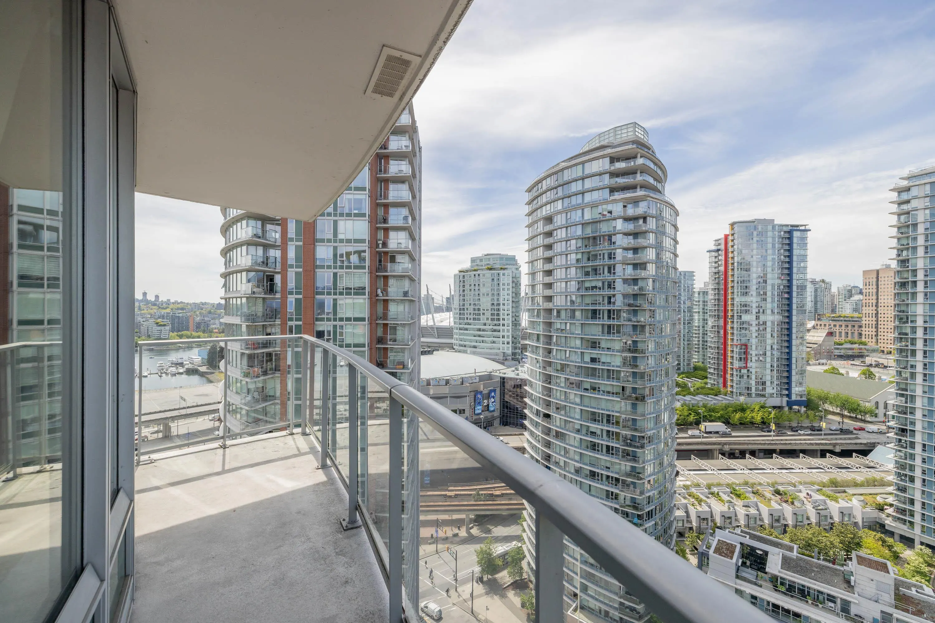 2703 58 Keefer Place