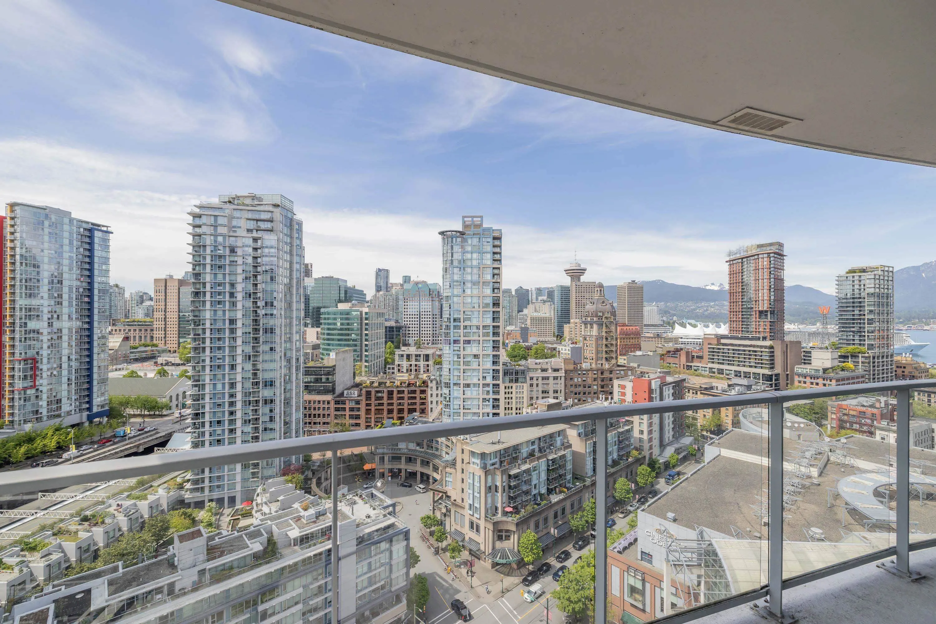 2703 58 Keefer Place
