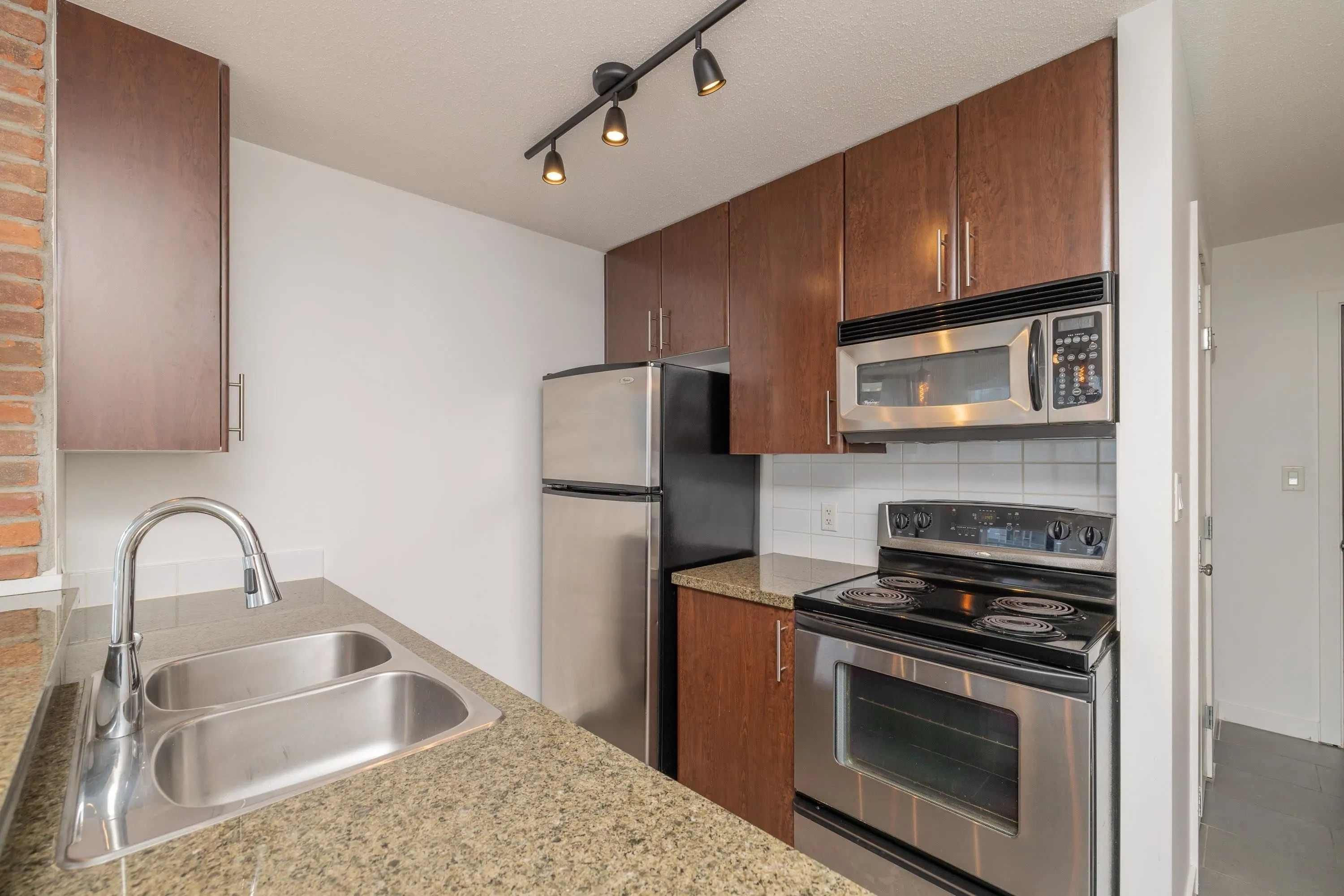 2703 58 Keefer Place