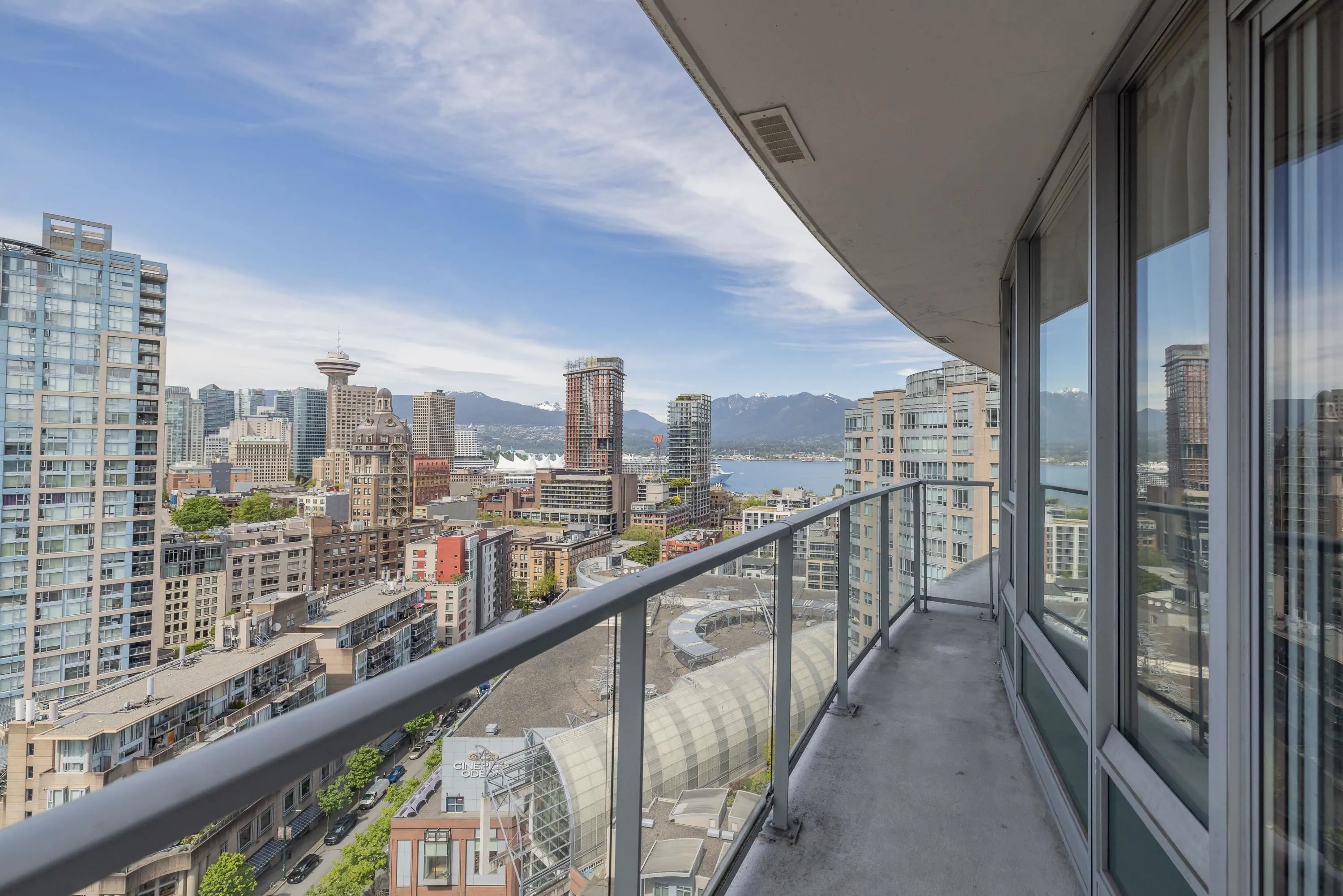 2703 58 Keefer Place