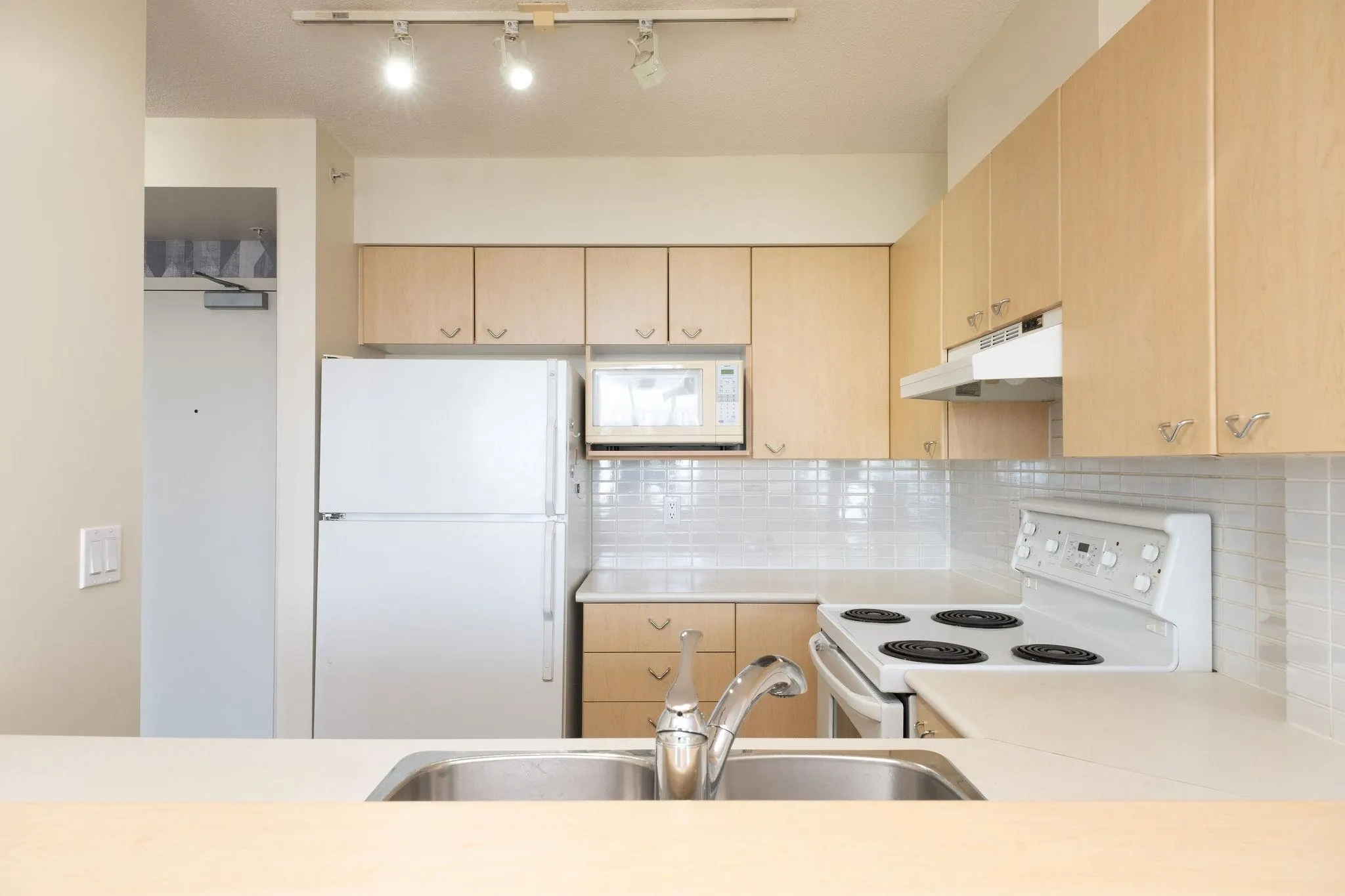 1702 8180 Granville Avenue