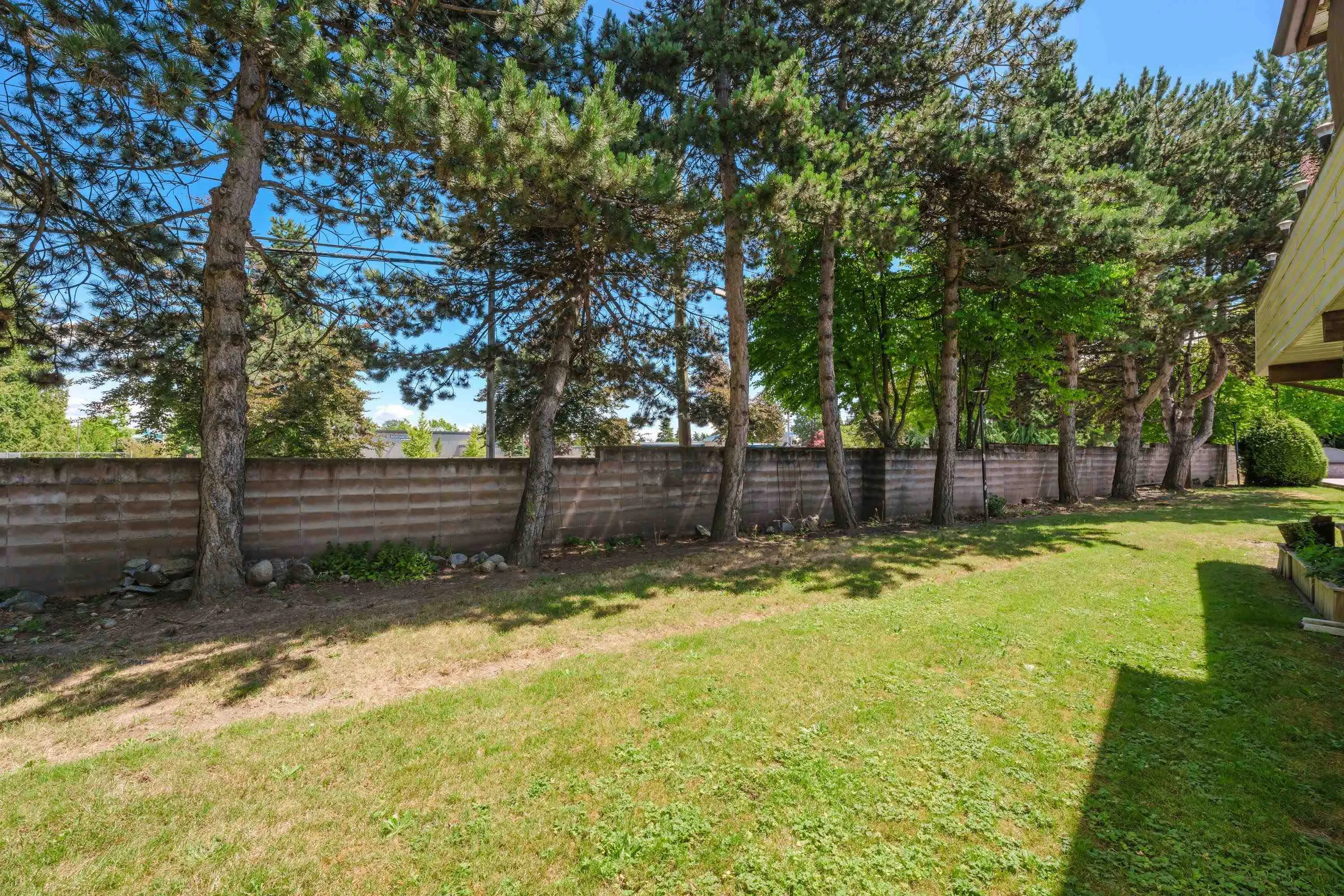 111 15153 98 Avenue