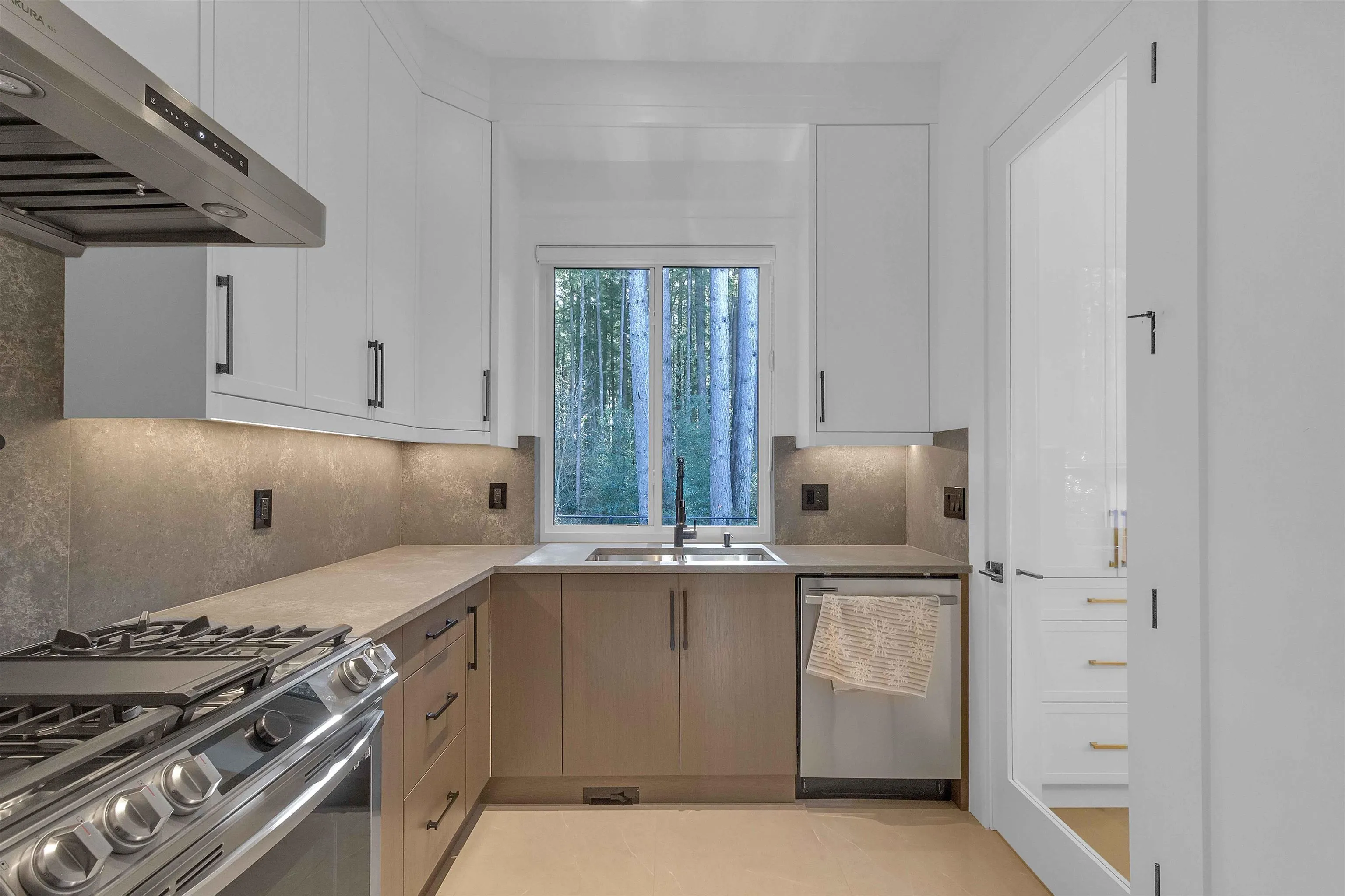 19704 31a Avenue