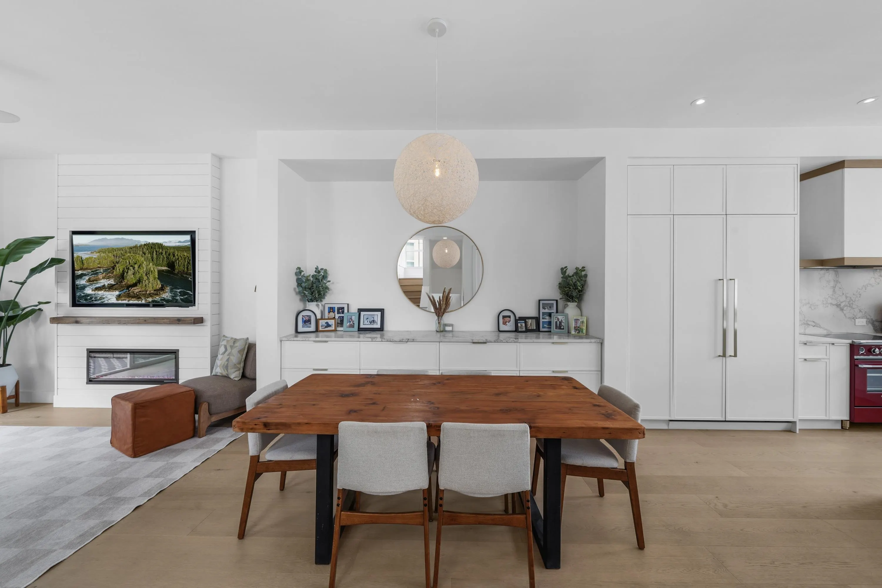 13 4638 Orca Way