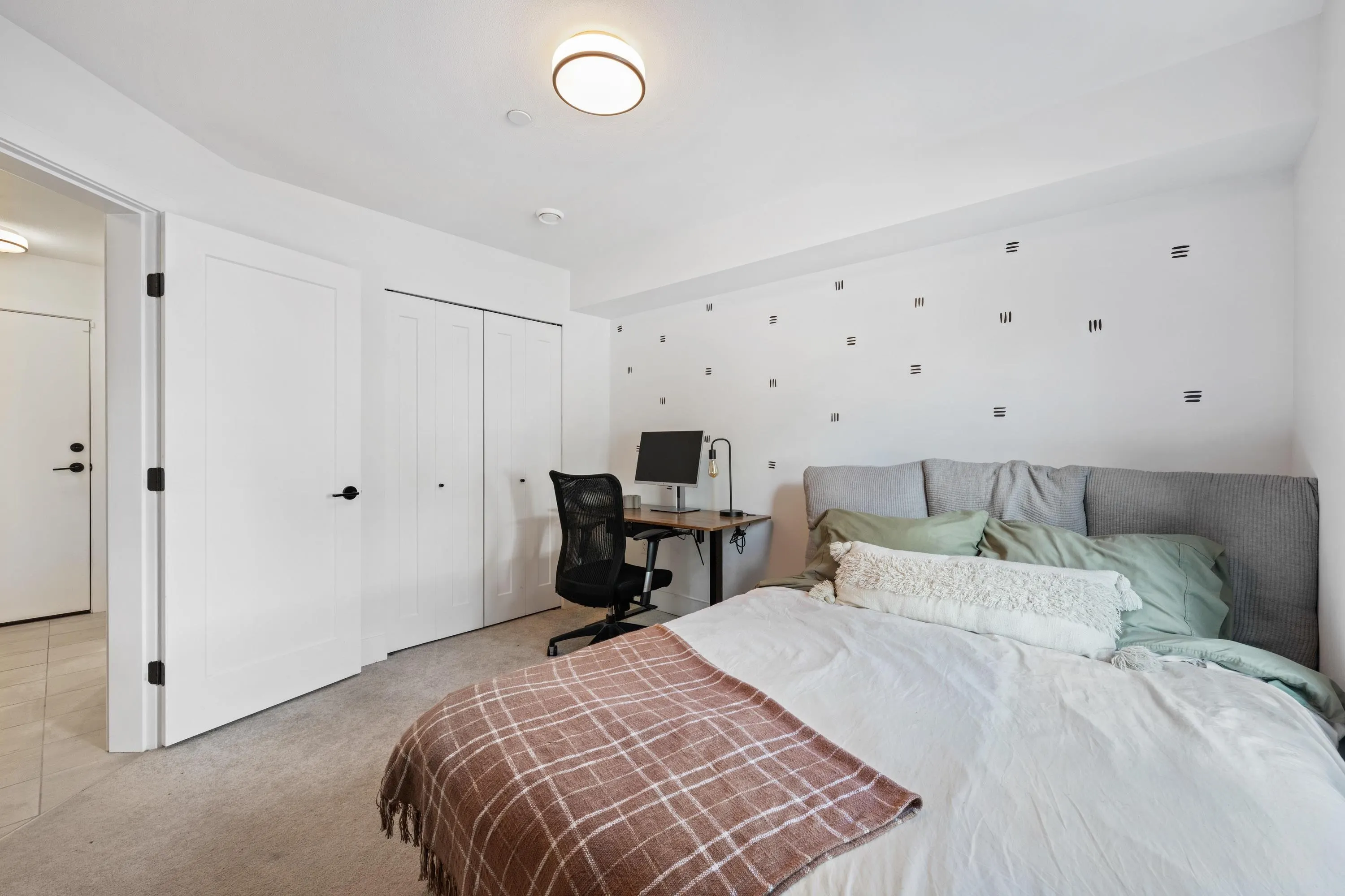 42 4716 Orca Way