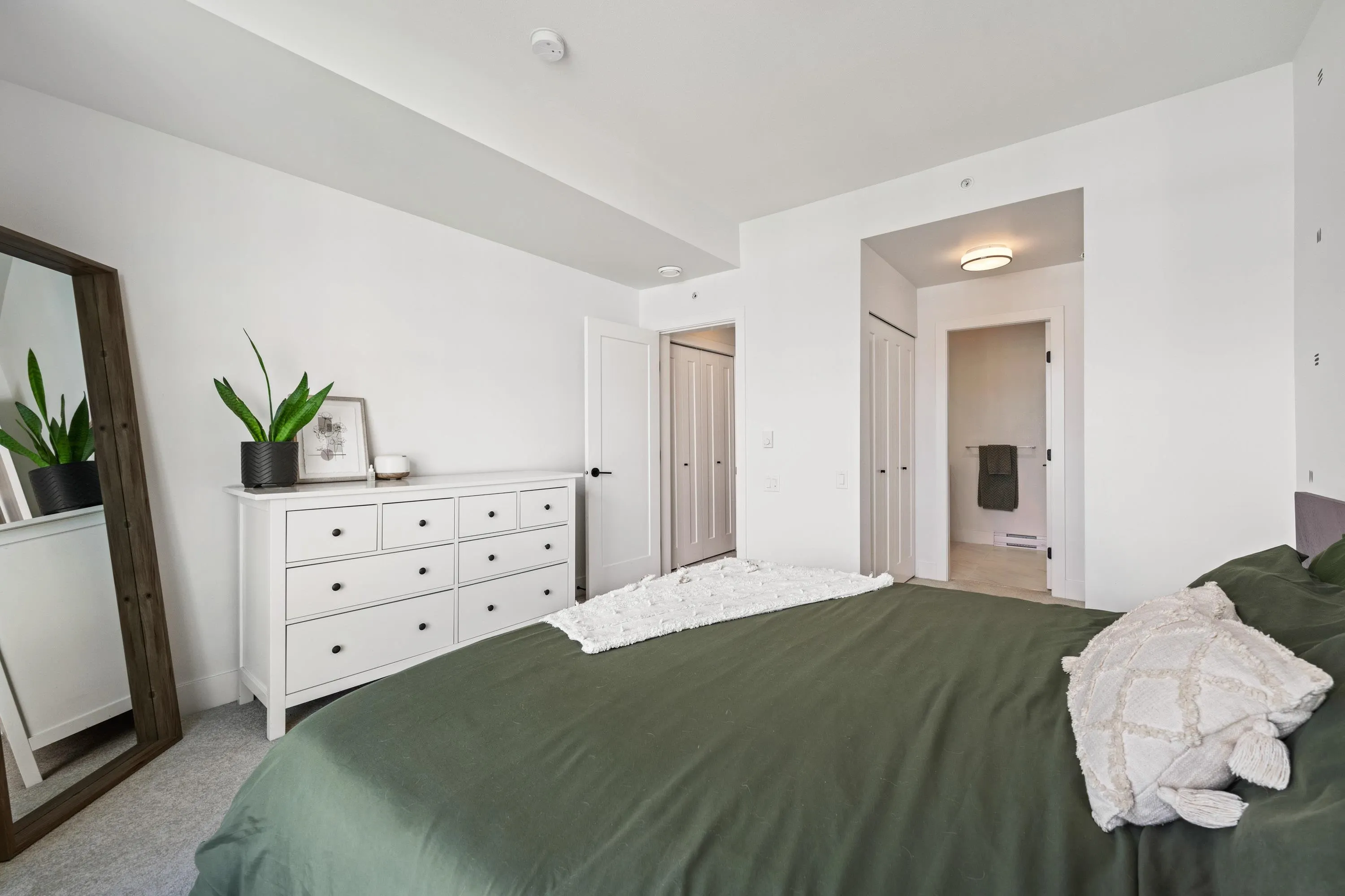 42 4716 Orca Way