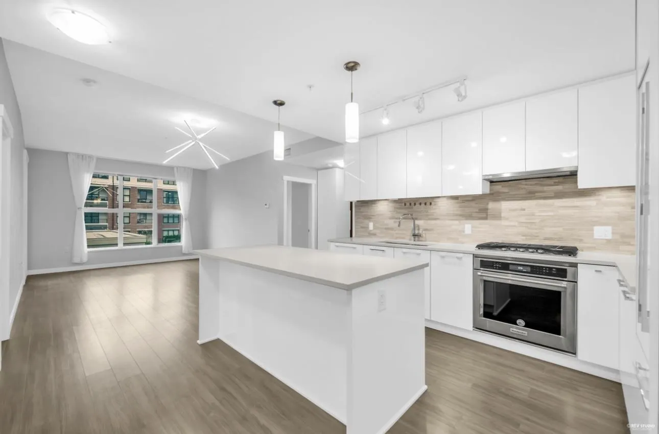225 9551 Alexandra Road