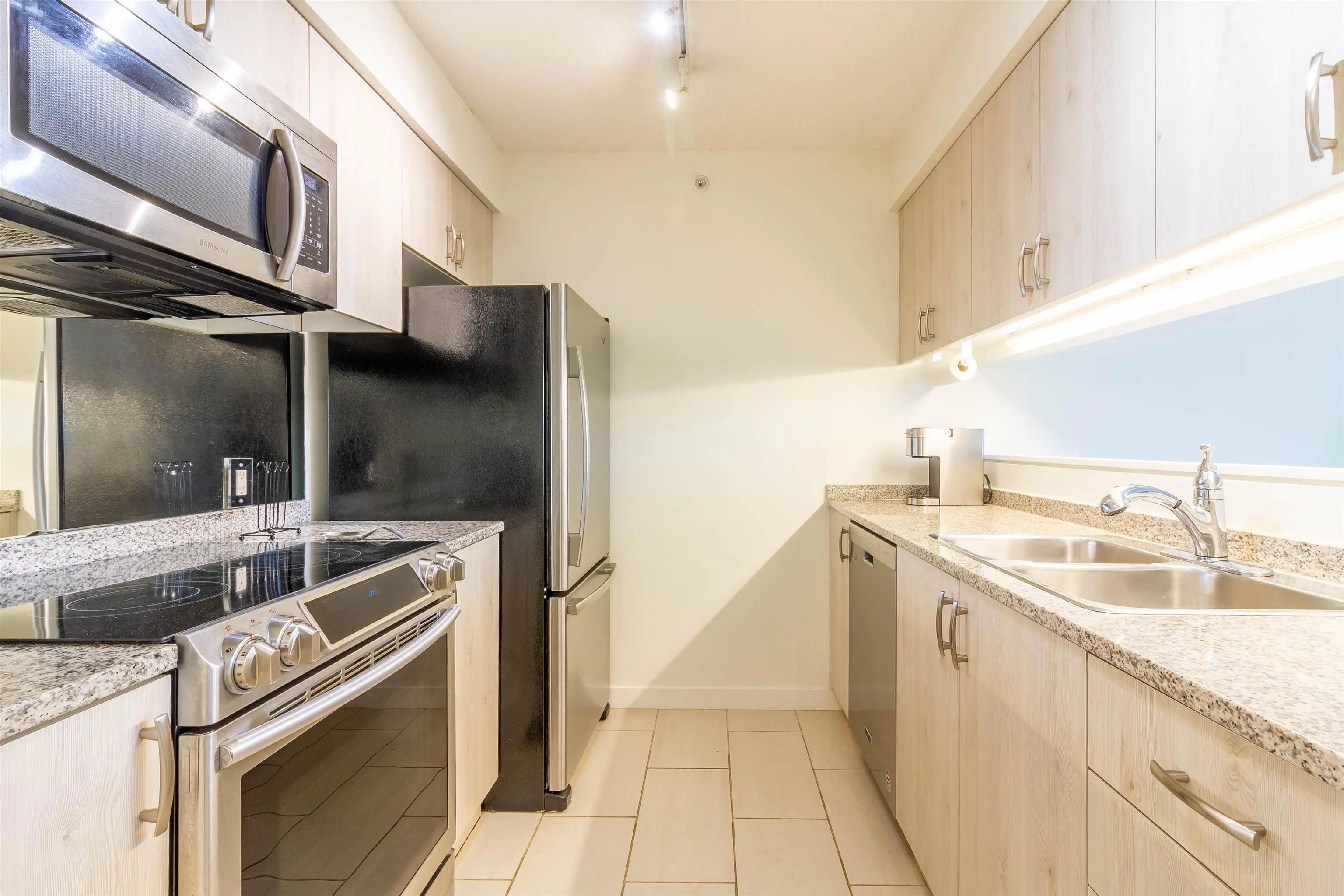 1203 1200 Georgia Street