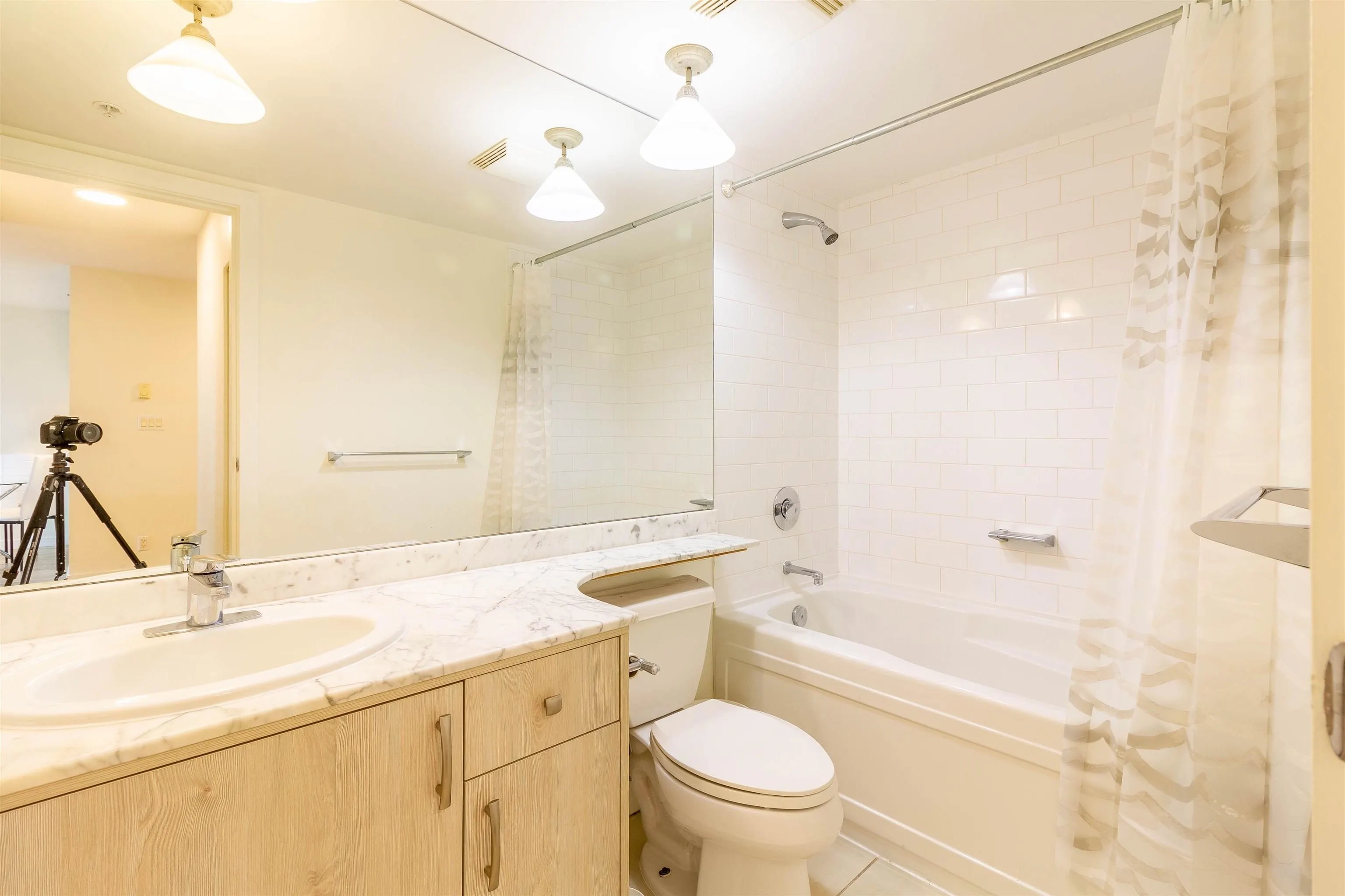 1203 1200 Georgia Street