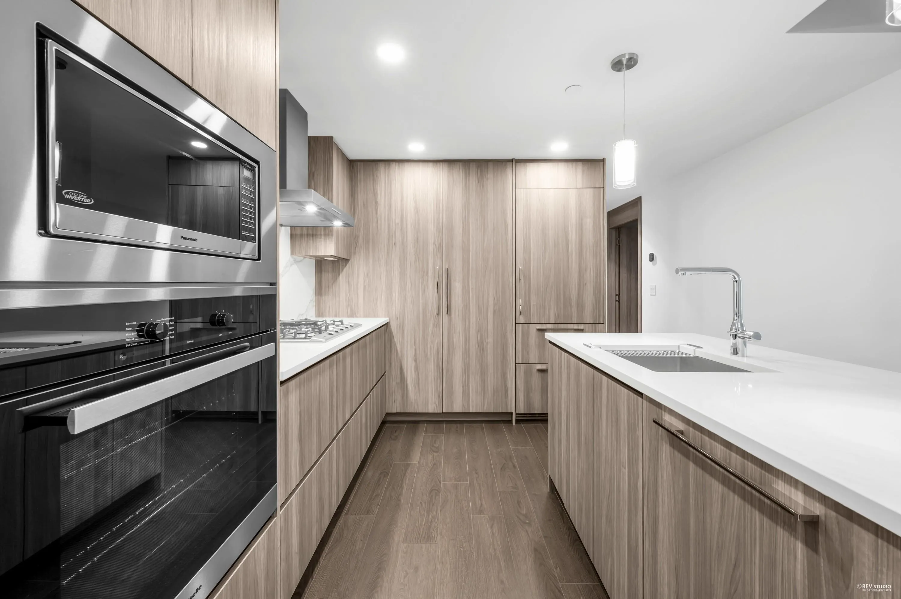 416 8611 Hazelbridge Way