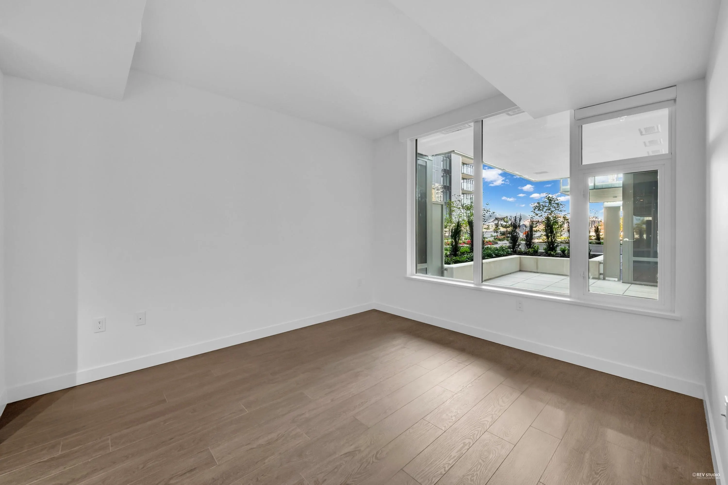 416 8611 Hazelbridge Way