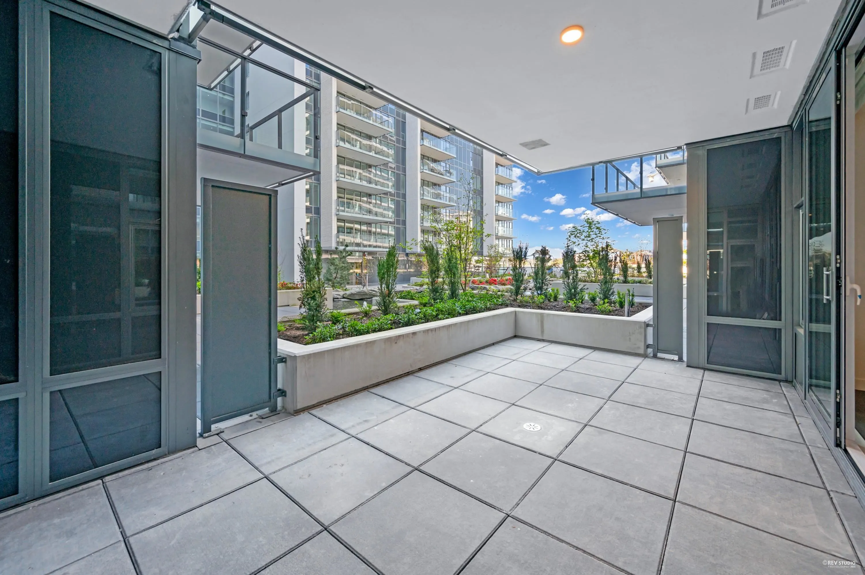 416 8611 Hazelbridge Way