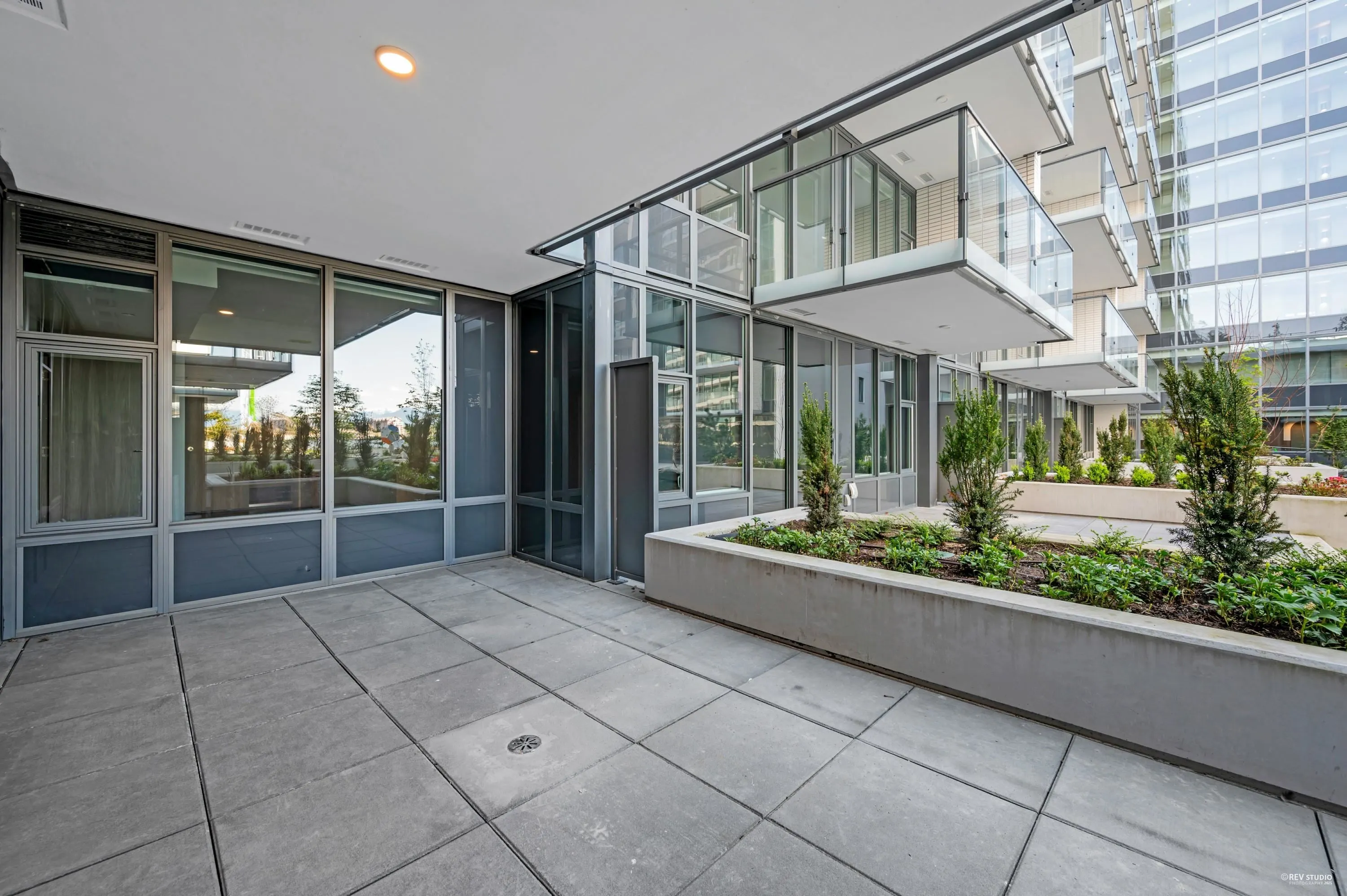 416 8611 Hazelbridge Way