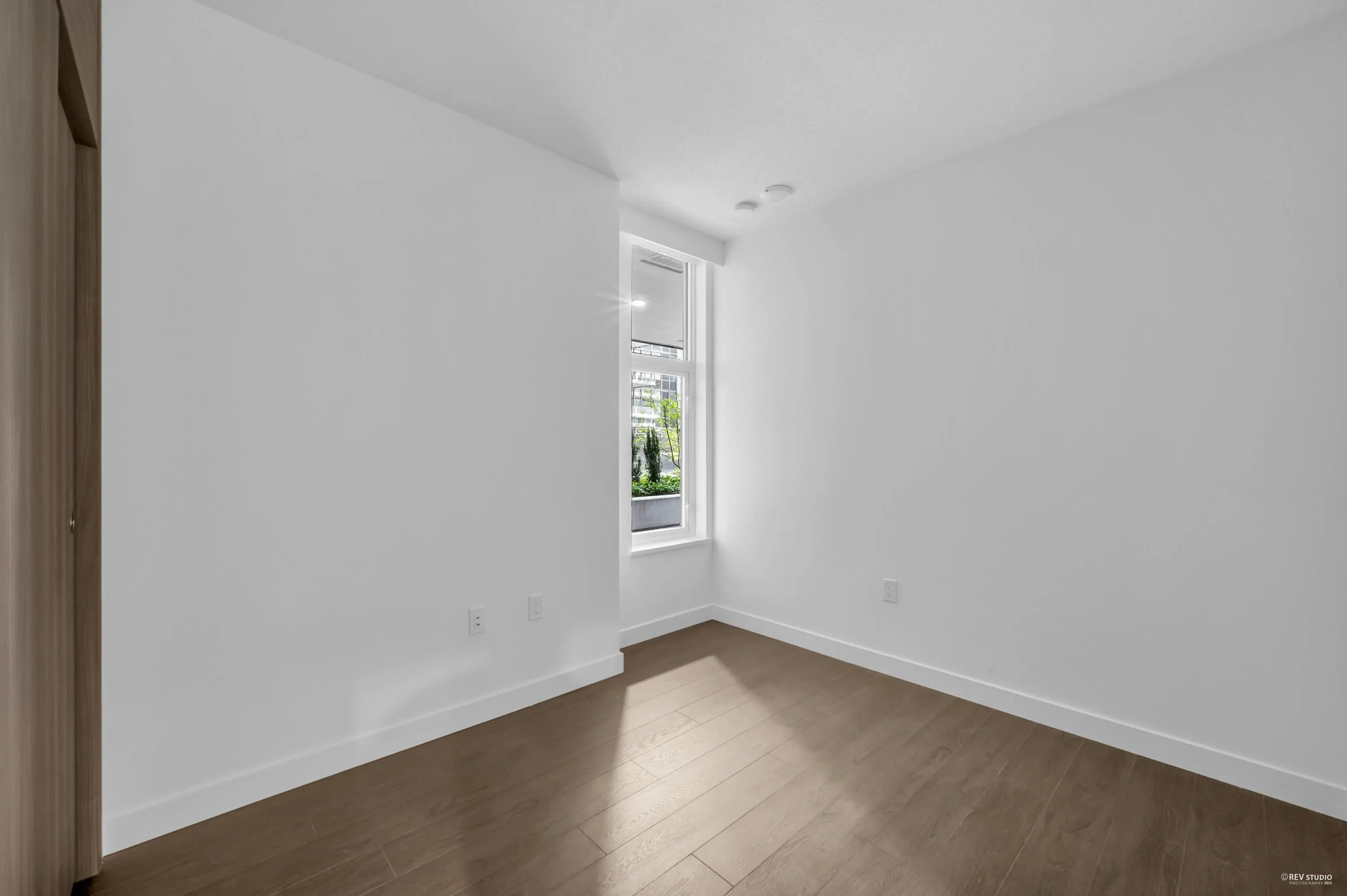 416 8611 Hazelbridge Way