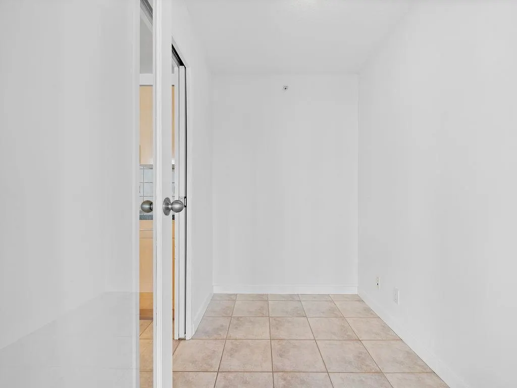 2705 193 Aquarius Mews