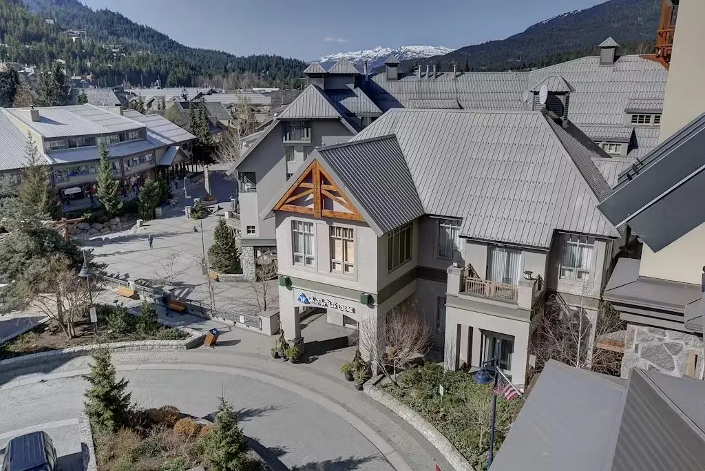 516 4295 Blackcomb Way