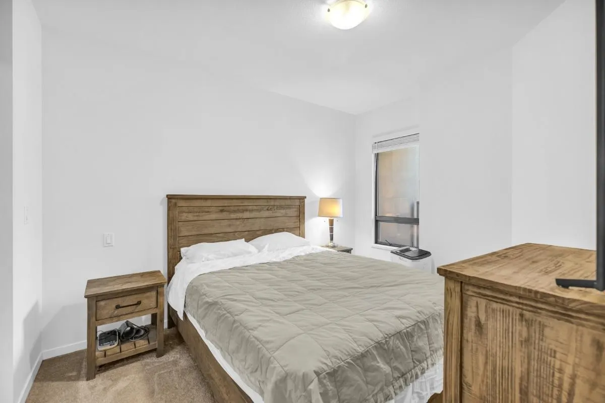 209 2228 Marstrand Avenue