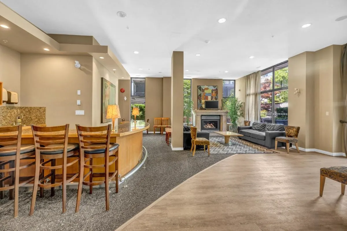 209 2228 Marstrand Avenue