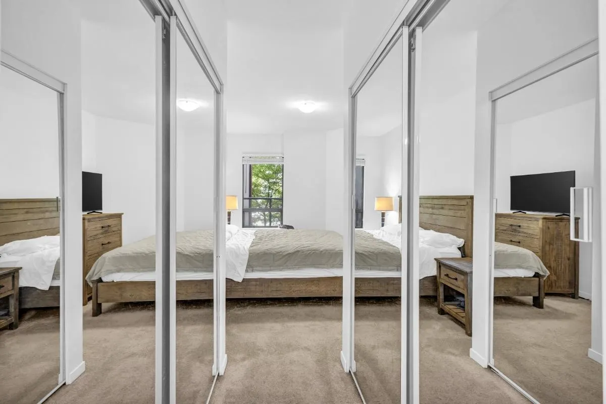 209 2228 Marstrand Avenue