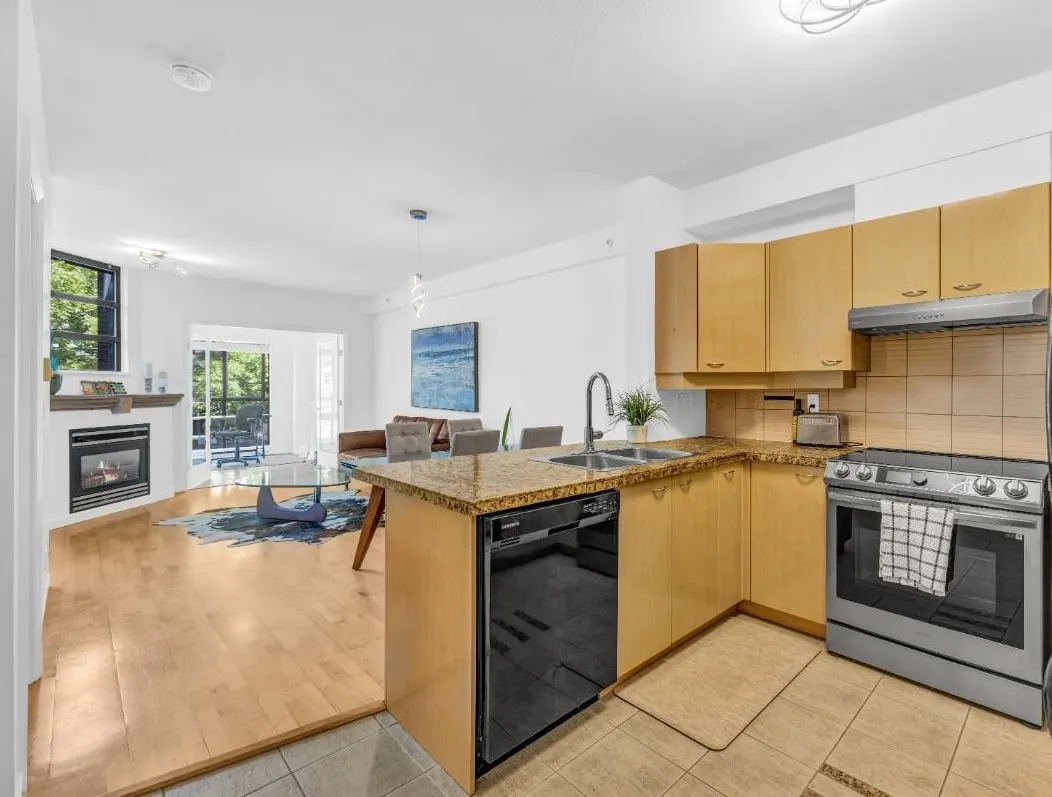 209 2228 Marstrand Avenue