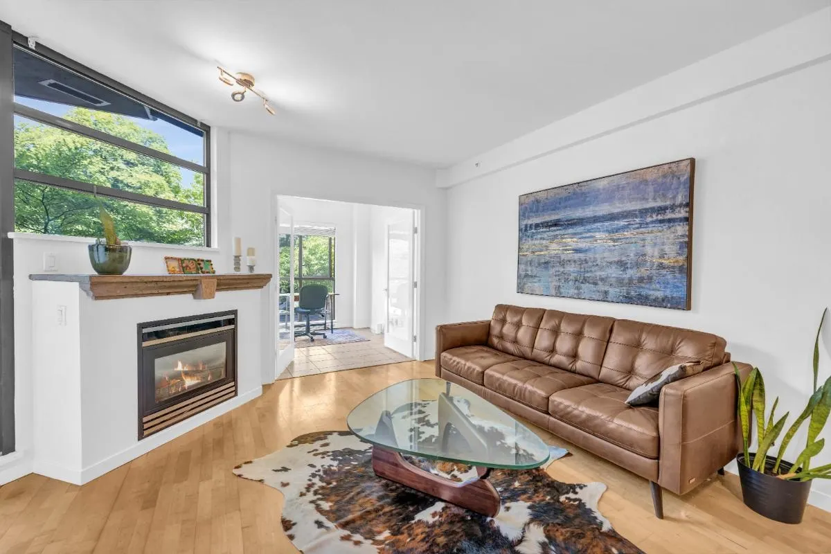 209 2228 Marstrand Avenue