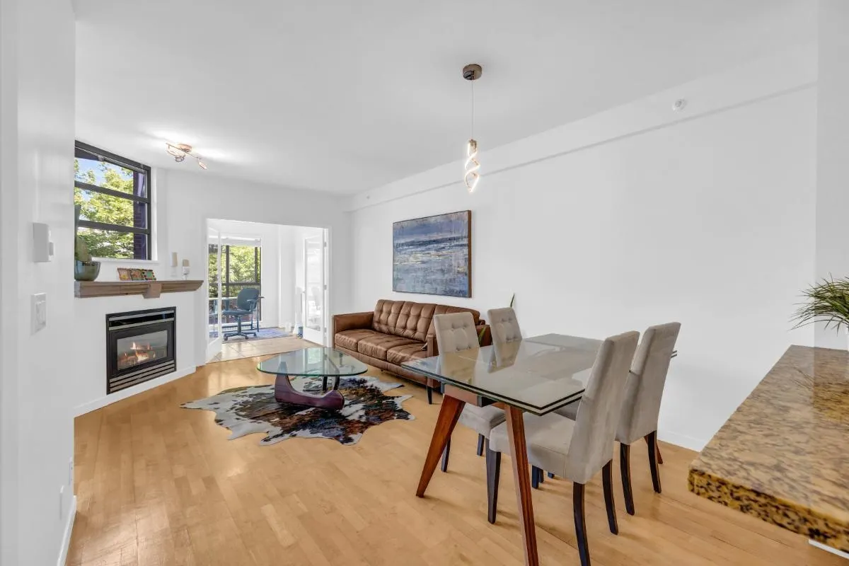 209 2228 Marstrand Avenue