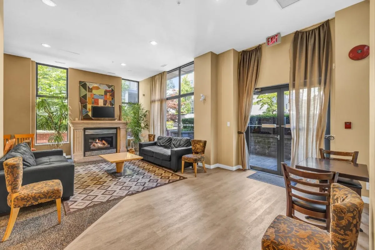 209 2228 Marstrand Avenue