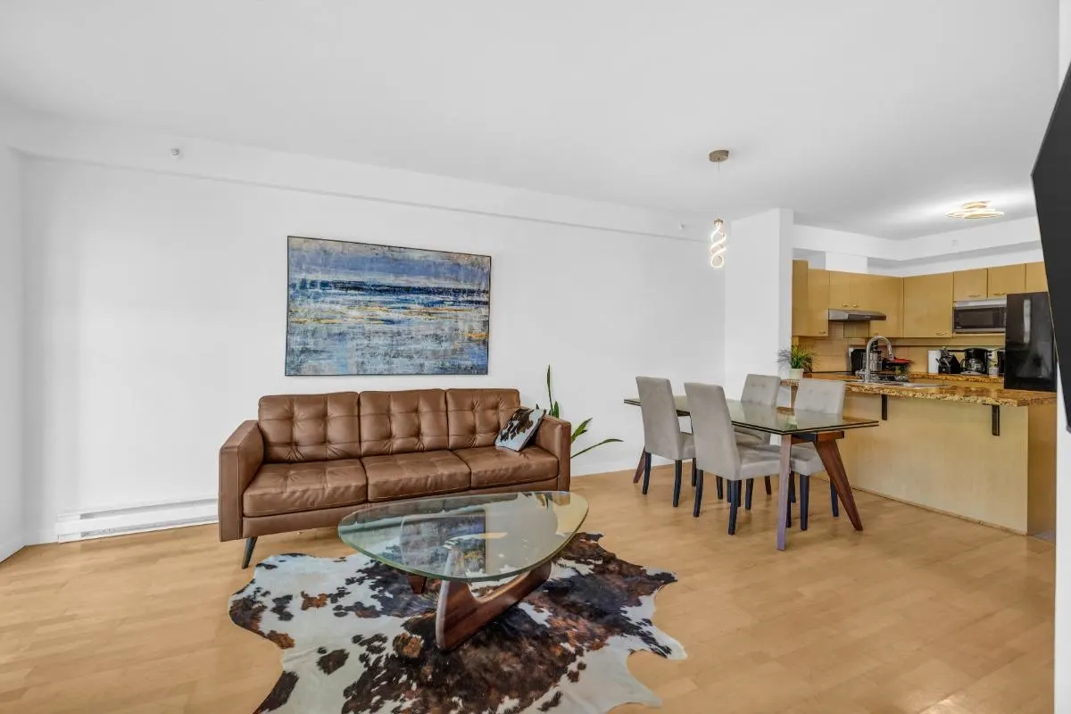 209 2228 Marstrand Avenue