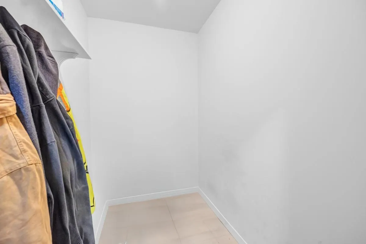 209 2228 Marstrand Avenue