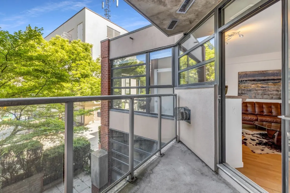 209 2228 Marstrand Avenue