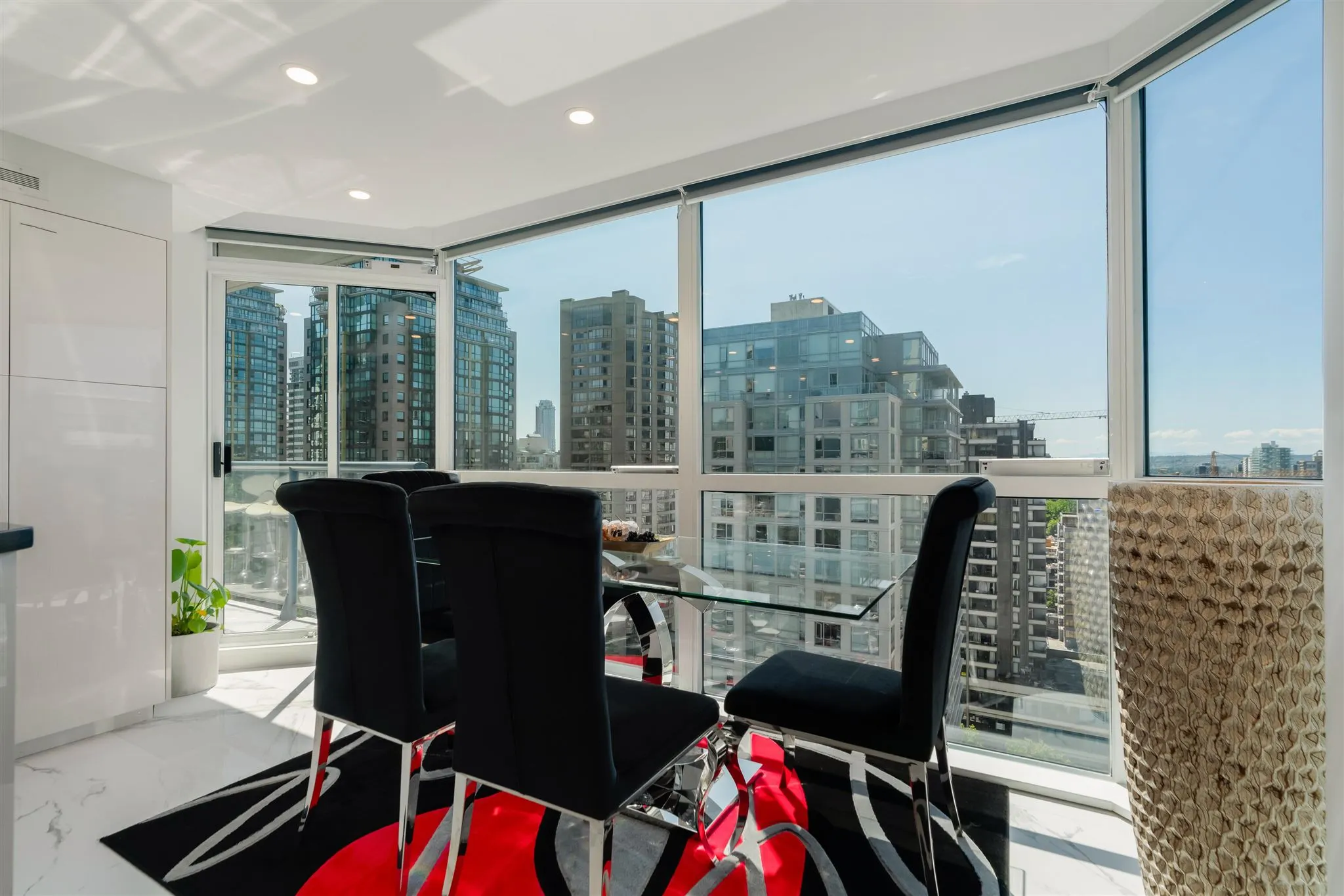 1801 1415 W Georgia Street