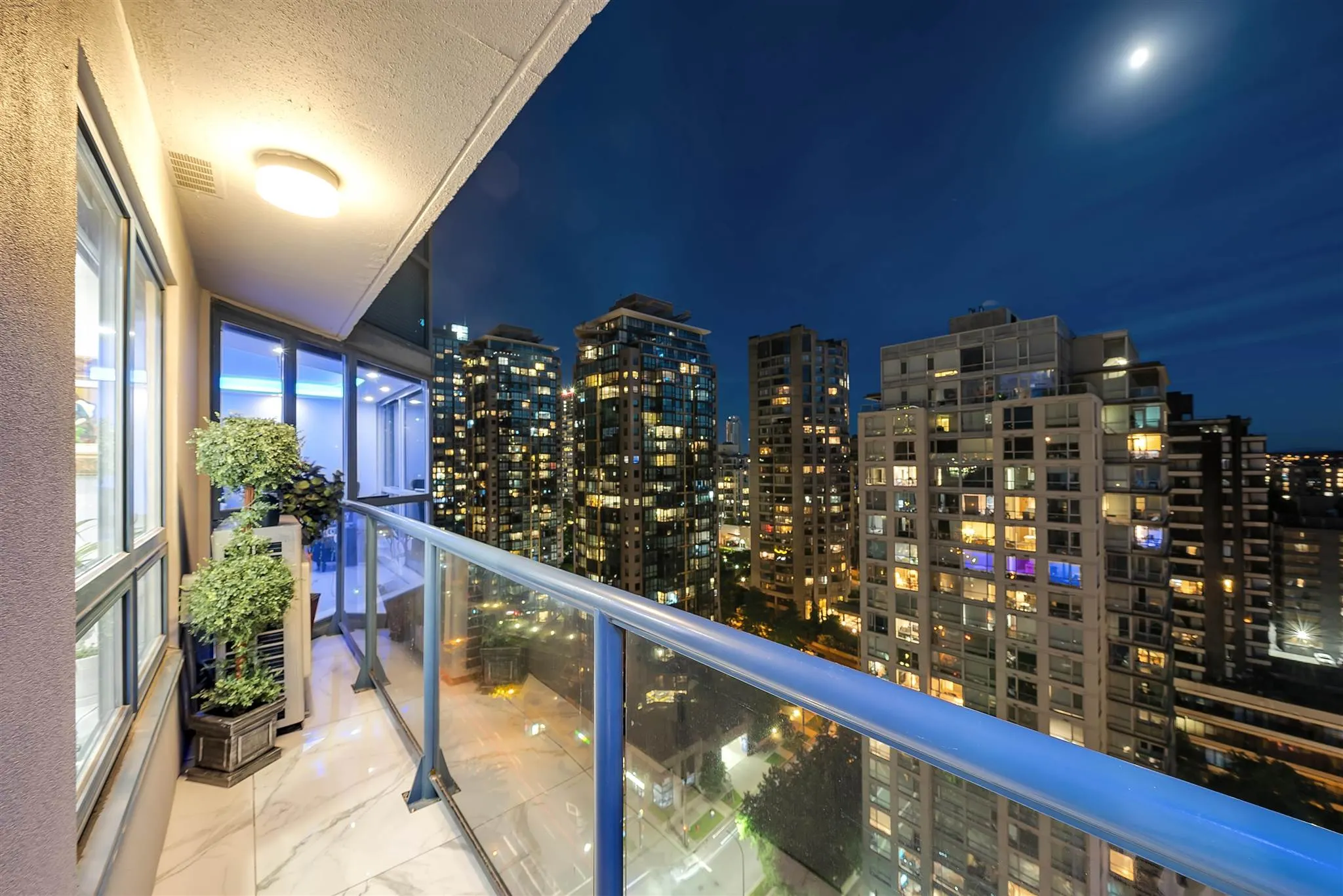 1801 1415 W Georgia Street