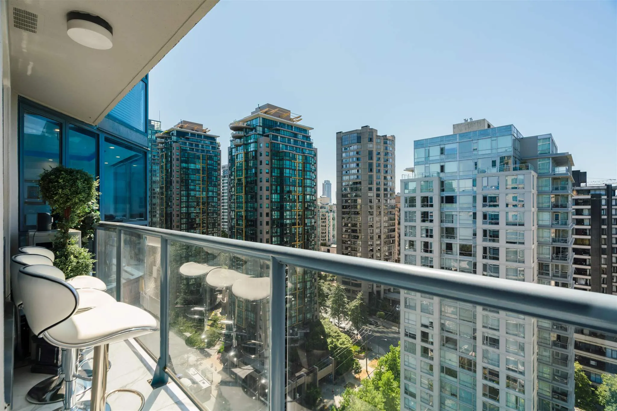 1801 1415 W Georgia Street