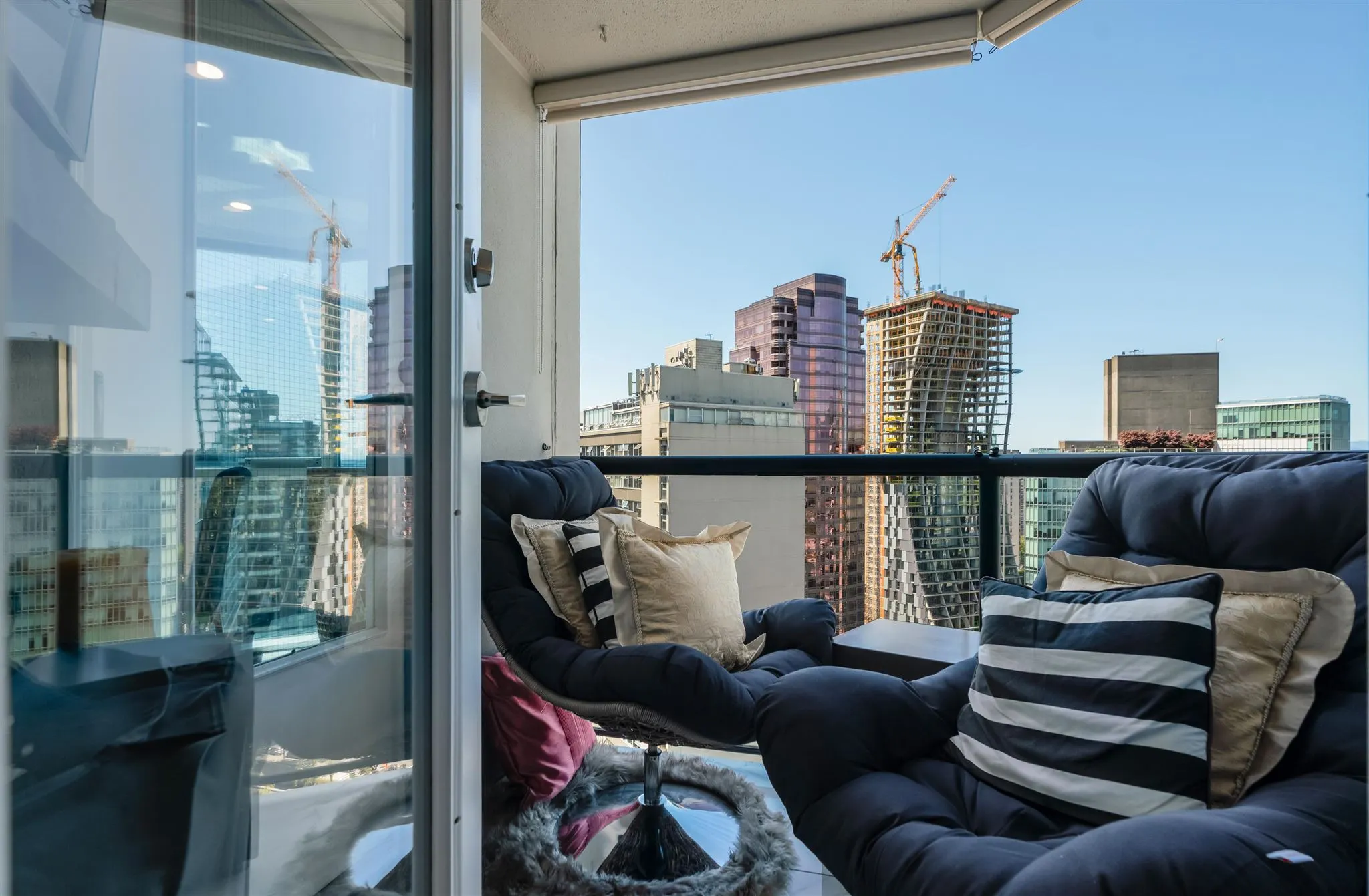 1801 1415 W Georgia Street