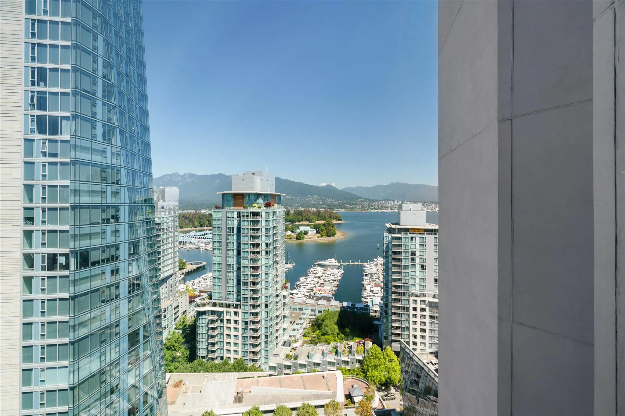 1801 1415 W Georgia Street