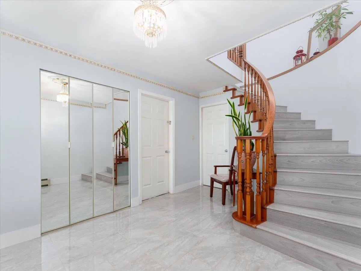 318 W 17th Avenue
