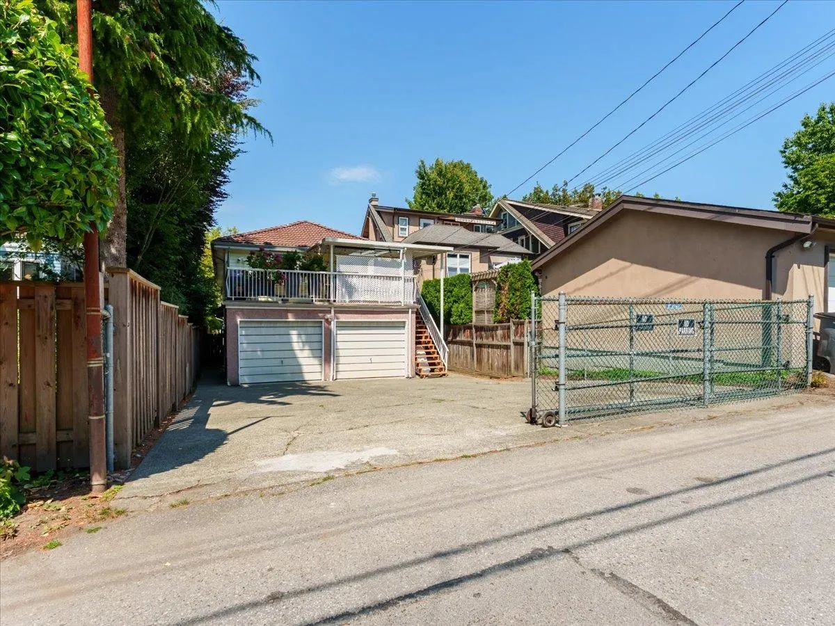 318 W 17th Avenue