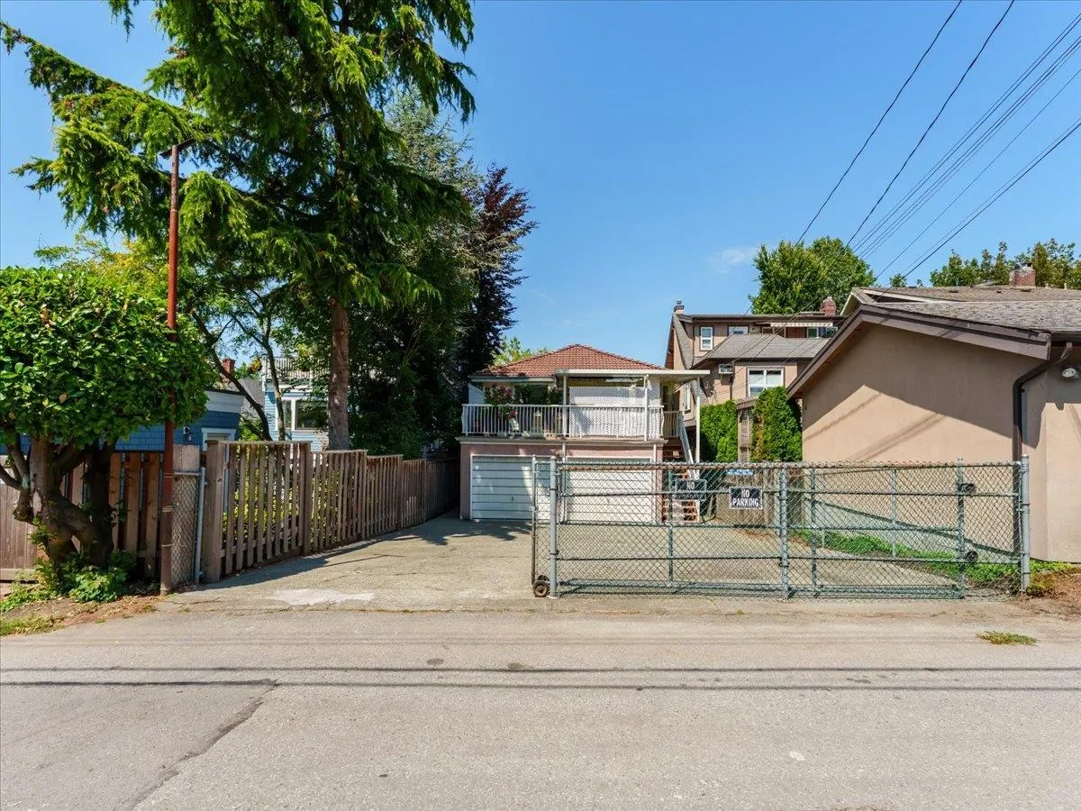 318 W 17th Avenue