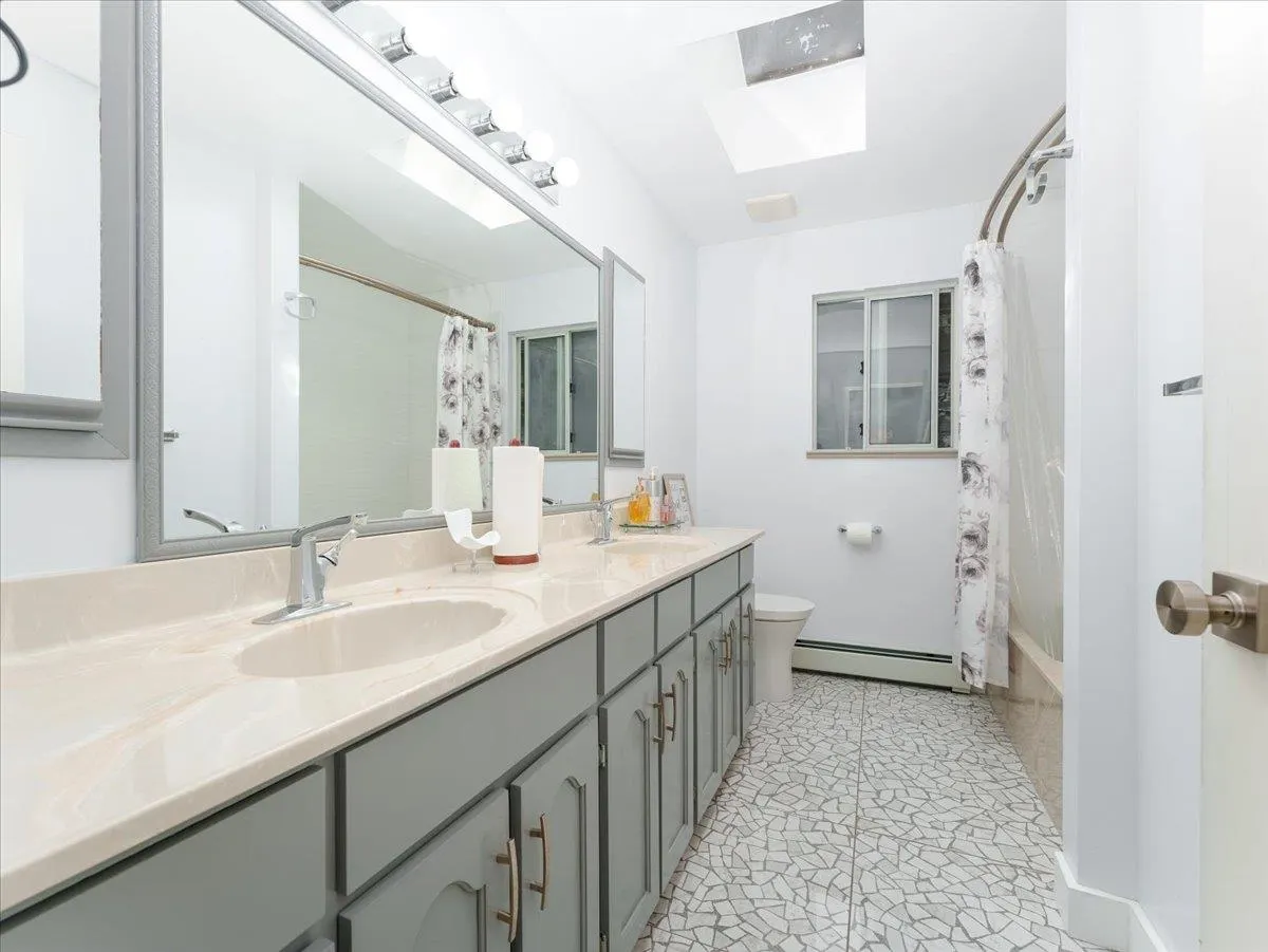 318 W 17th Avenue