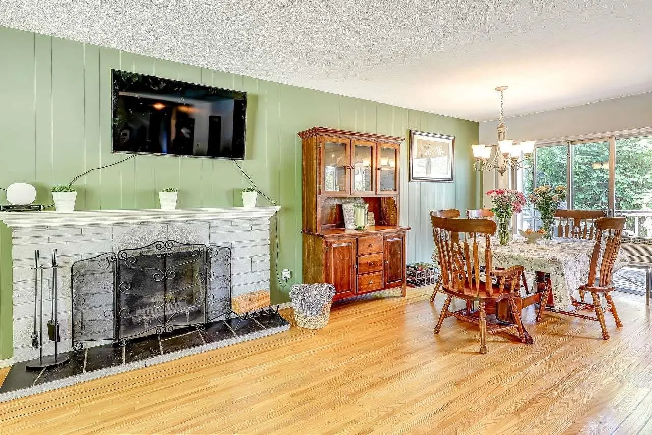 11064 Swan Crescent