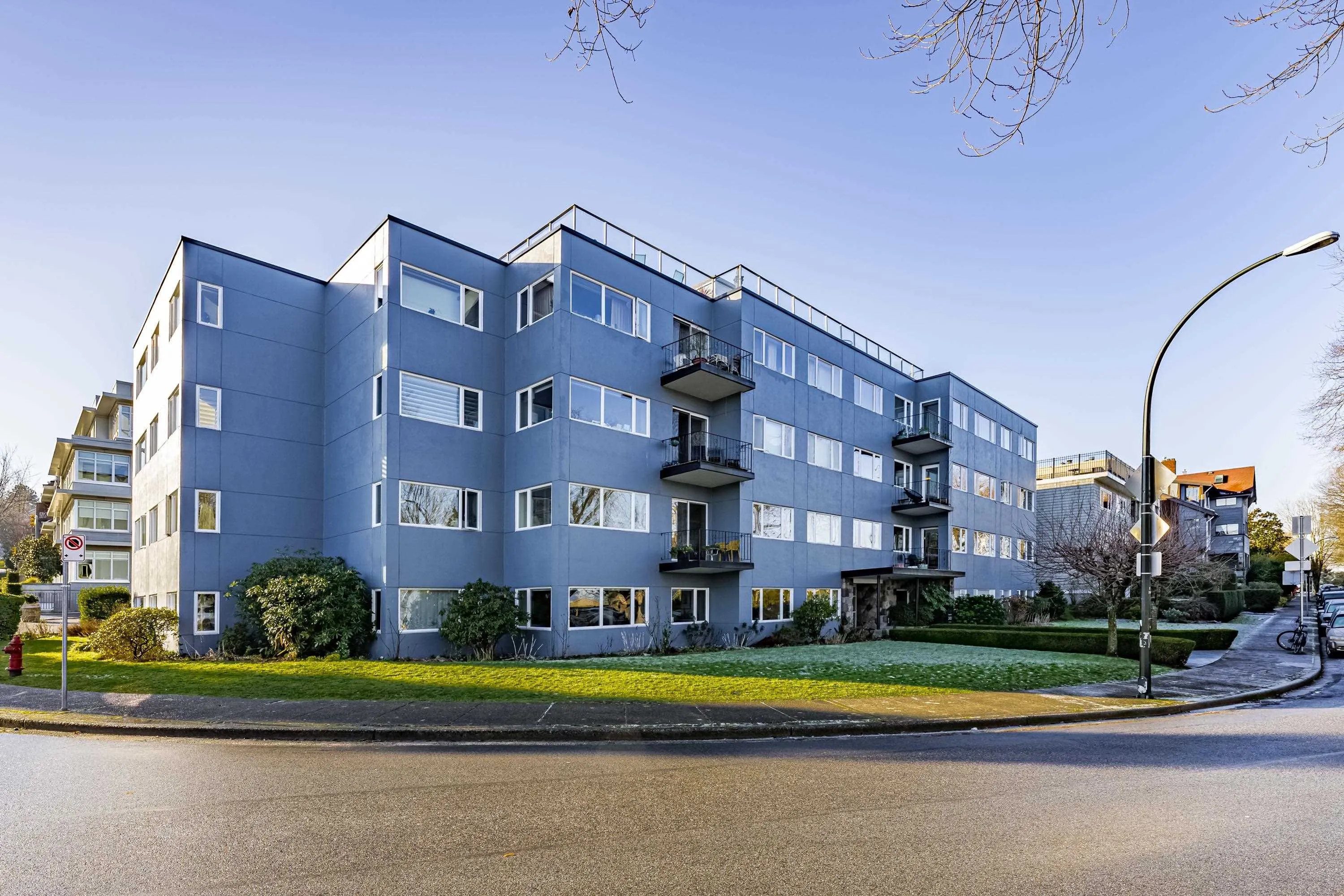 305 2430 Point Grey Road