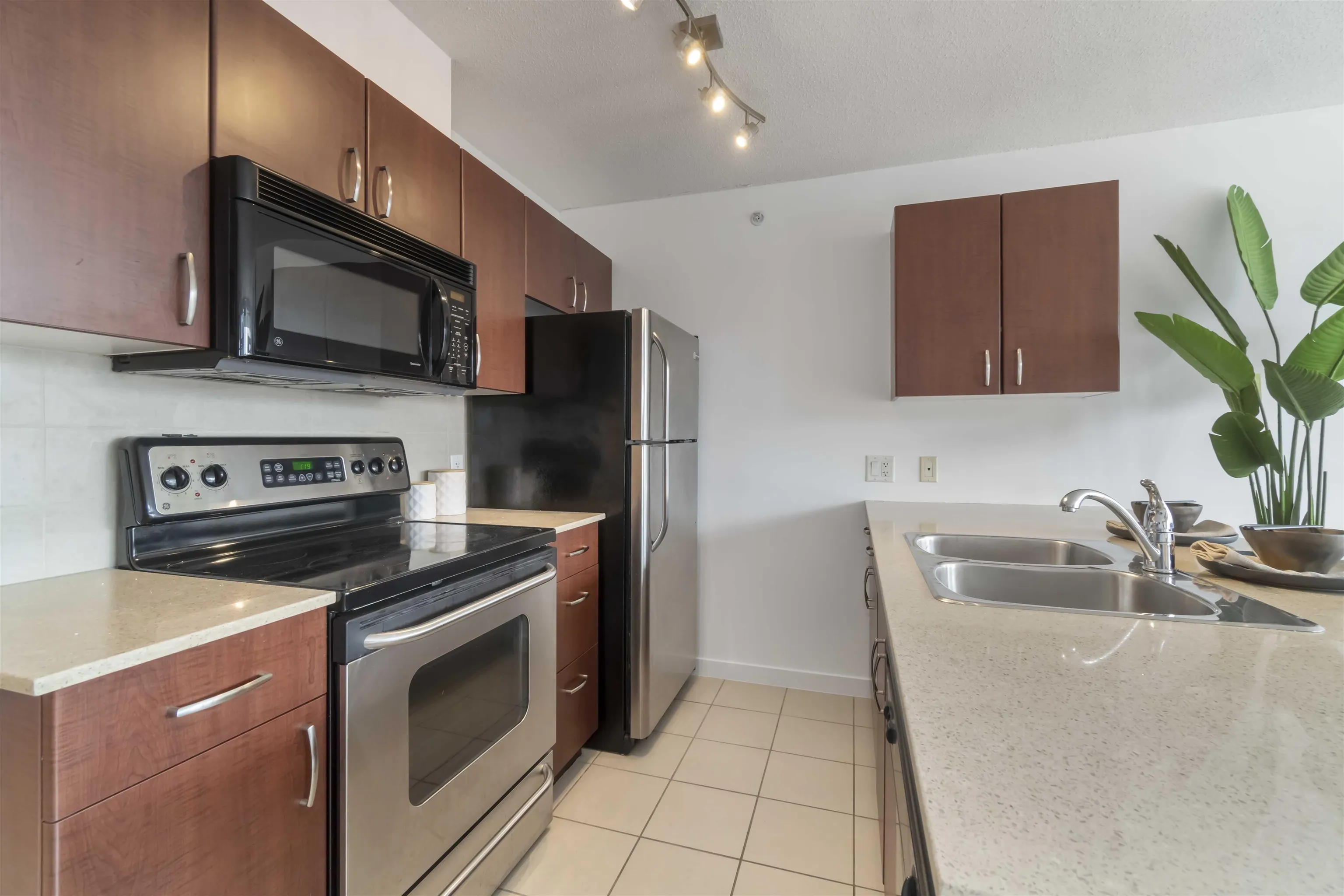 1712 610 Granville Street