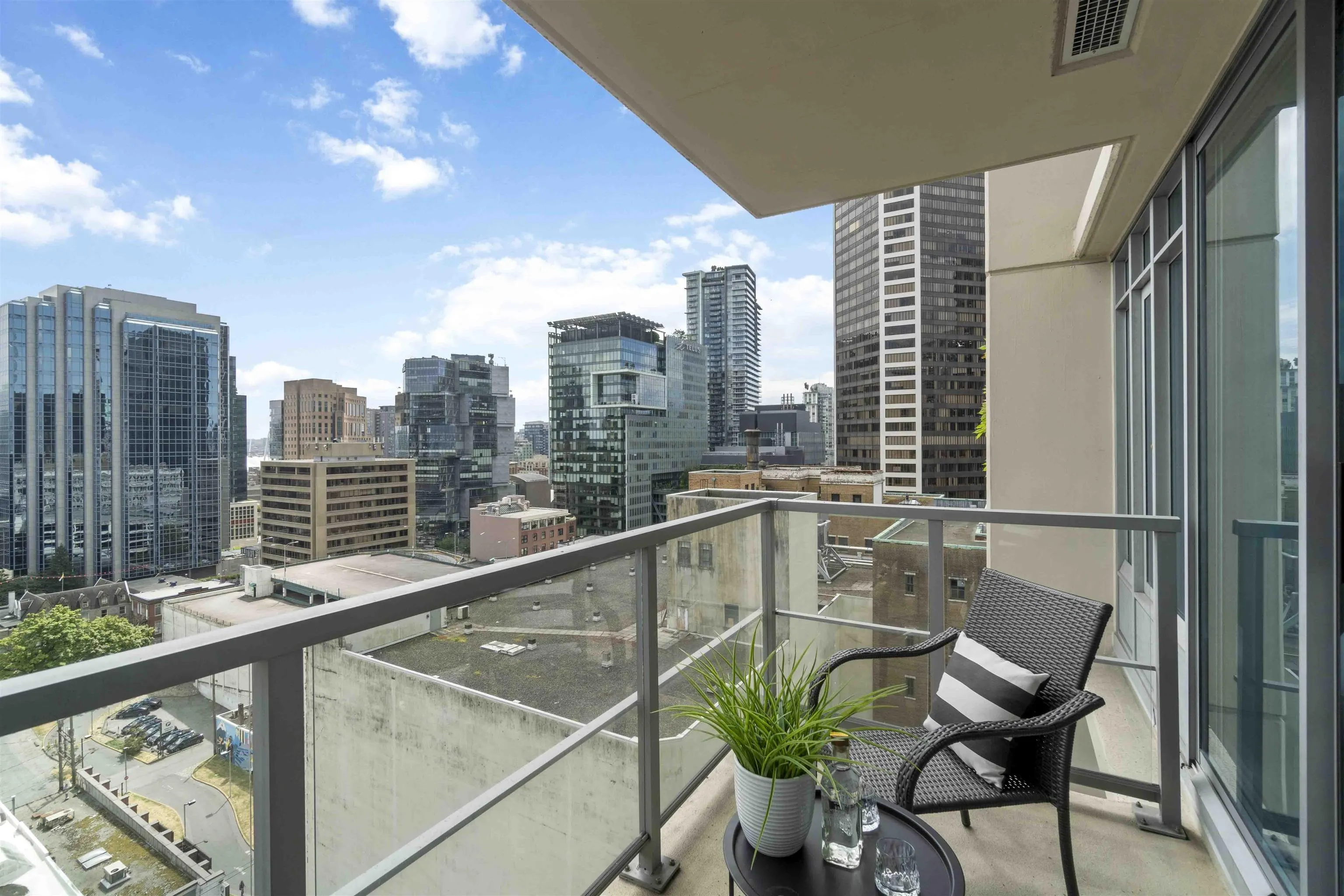 1712 610 Granville Street